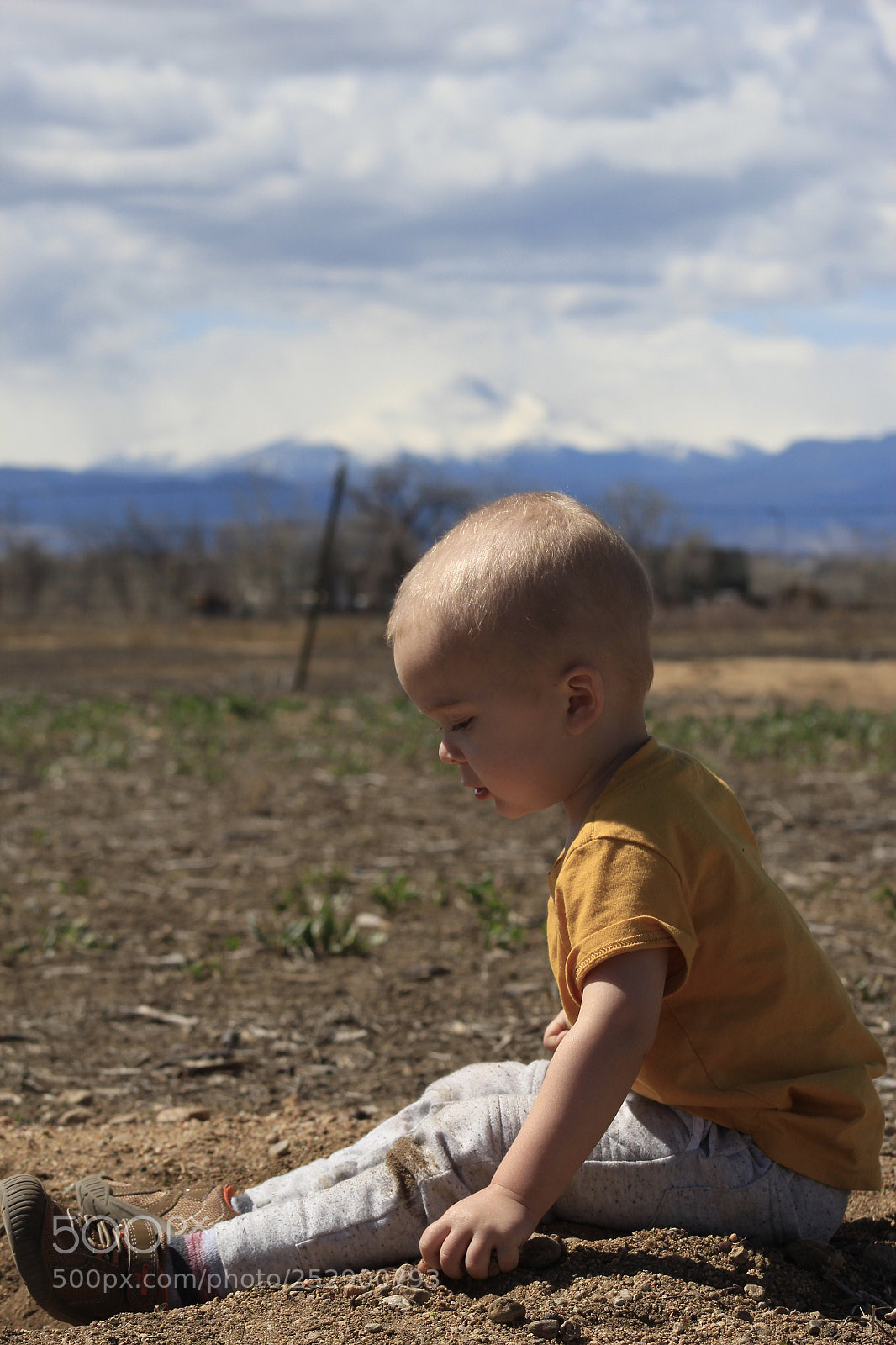 Canon EOS 1300D (EOS Rebel T6 / EOS Kiss X80) sample photo. Boy in dirt photography