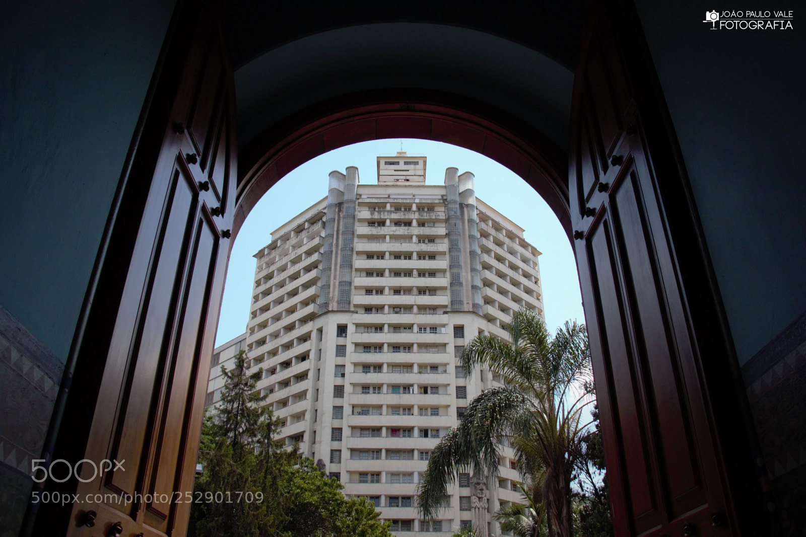 Canon EOS 600D (Rebel EOS T3i / EOS Kiss X5) sample photo. A building by the photography