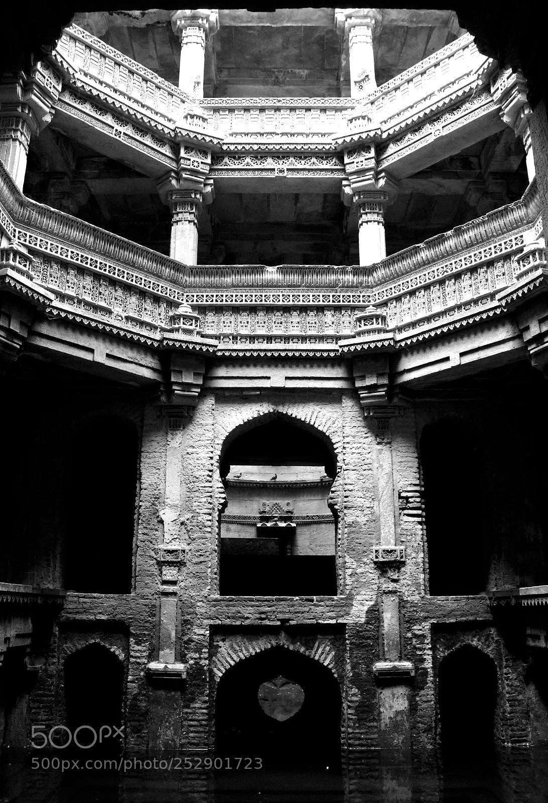 Canon EOS 1200D (EOS Rebel T5 / EOS Kiss X70 / EOS Hi) sample photo. Adalaj stepwell photography