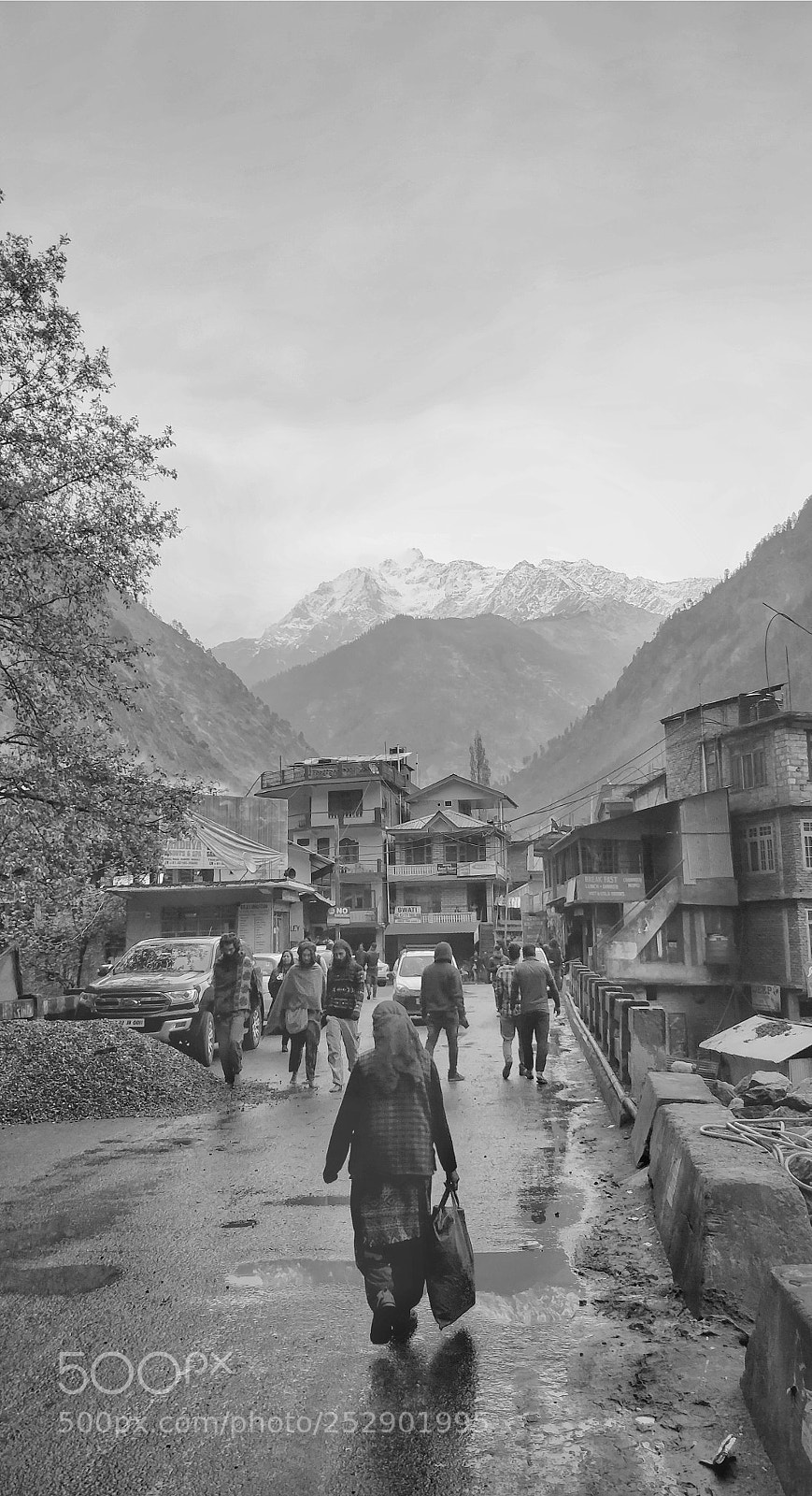 OnePlus 5 sample photo. Between the mountains photography
