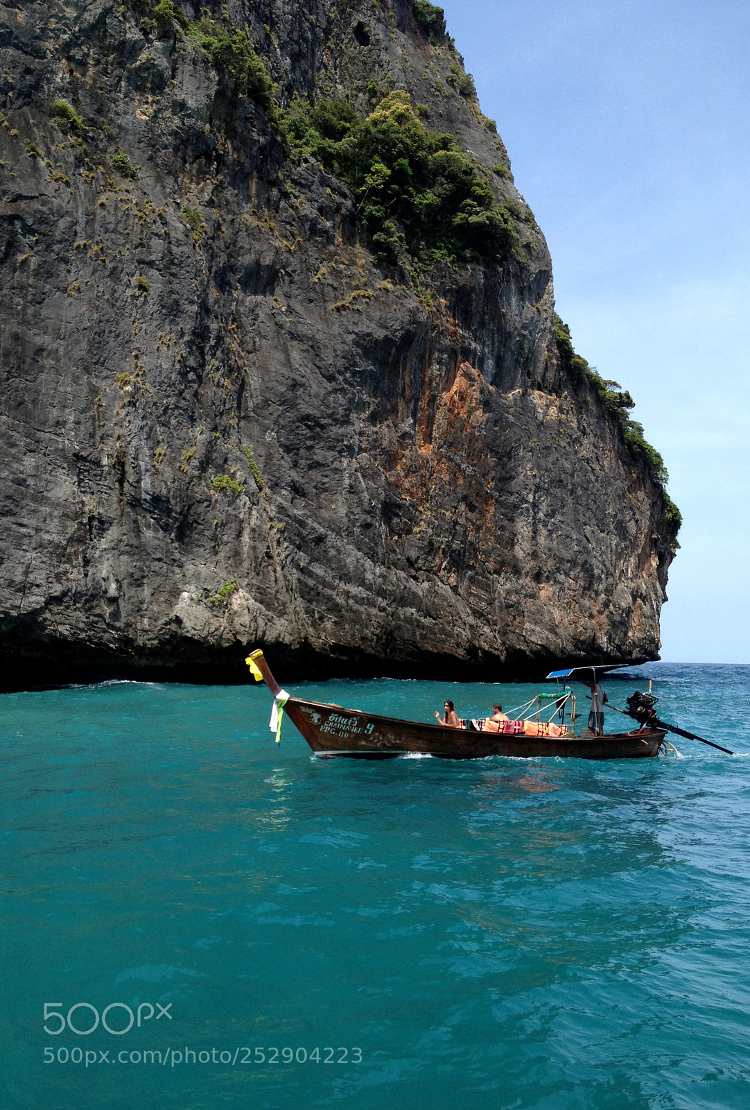 Apple iPhone 4S sample photo. Sailing through stunning thai photography