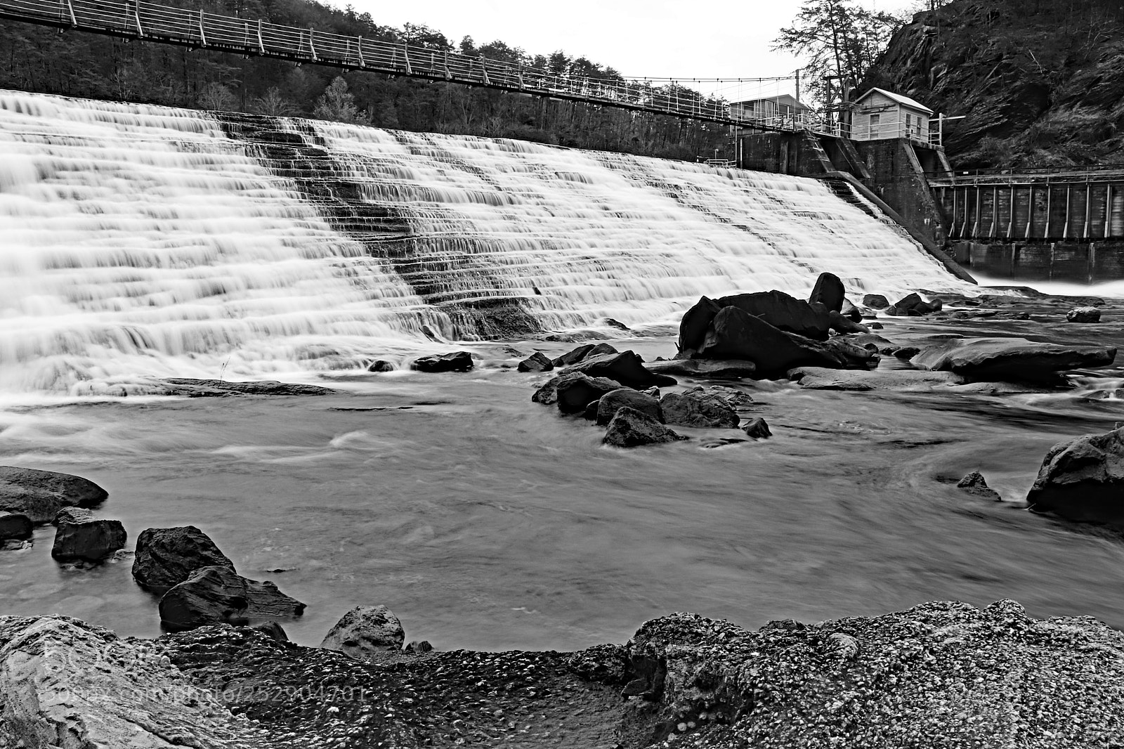 Canon EOS 200D (EOS Rebel SL2 / EOS Kiss X9) sample photo. Tva dam 2 black photography