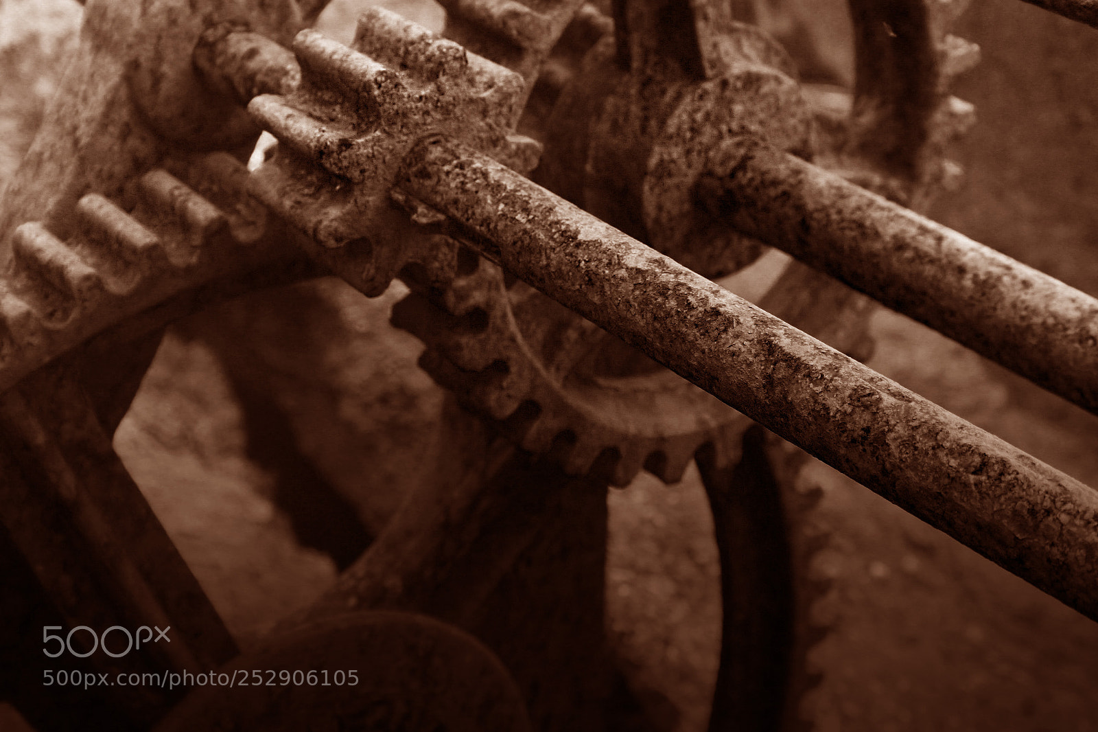 Canon EOS 700D (EOS Rebel T5i / EOS Kiss X7i) sample photo. Old rusty cogs photography