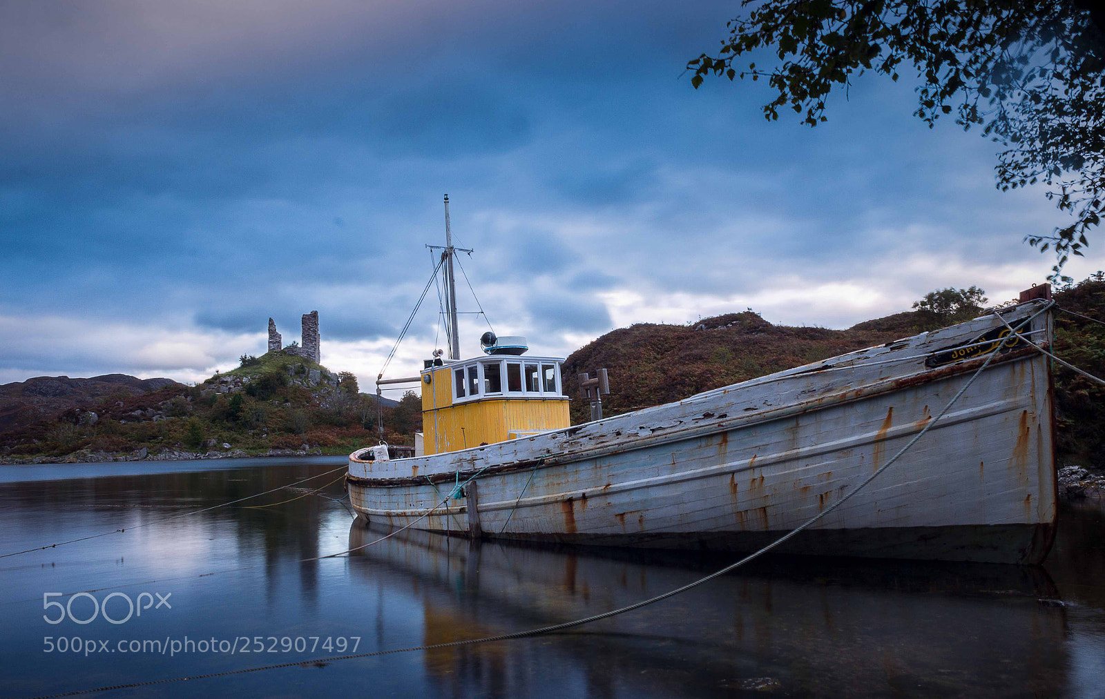 Canon EOS 600D (Rebel EOS T3i / EOS Kiss X5) sample photo. Castle maol fisher's boat photography