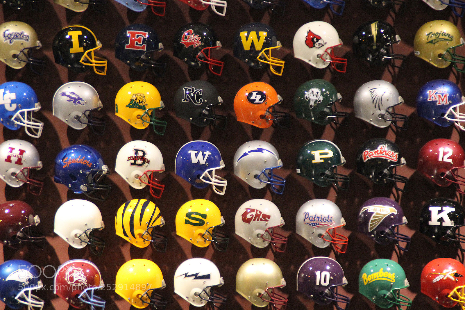 Canon EOS 600D (Rebel EOS T3i / EOS Kiss X5) sample photo. Football helmet wall photography
