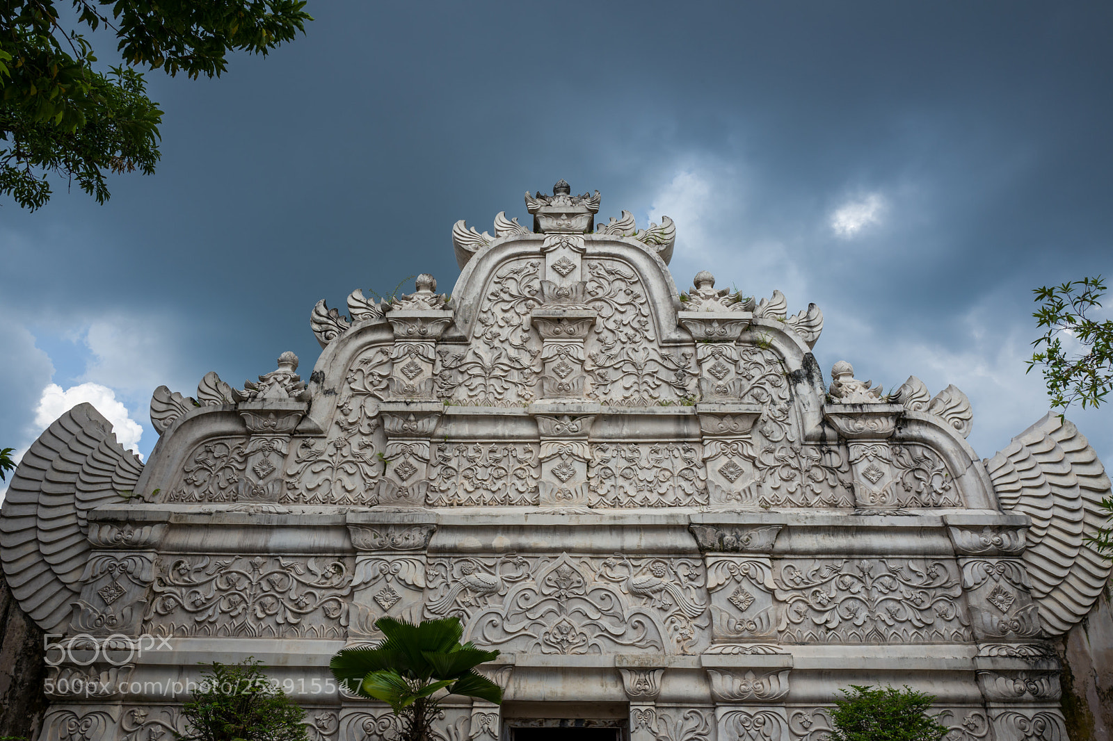Leica Q (Typ 116) sample photo. The tamansari water temple photography