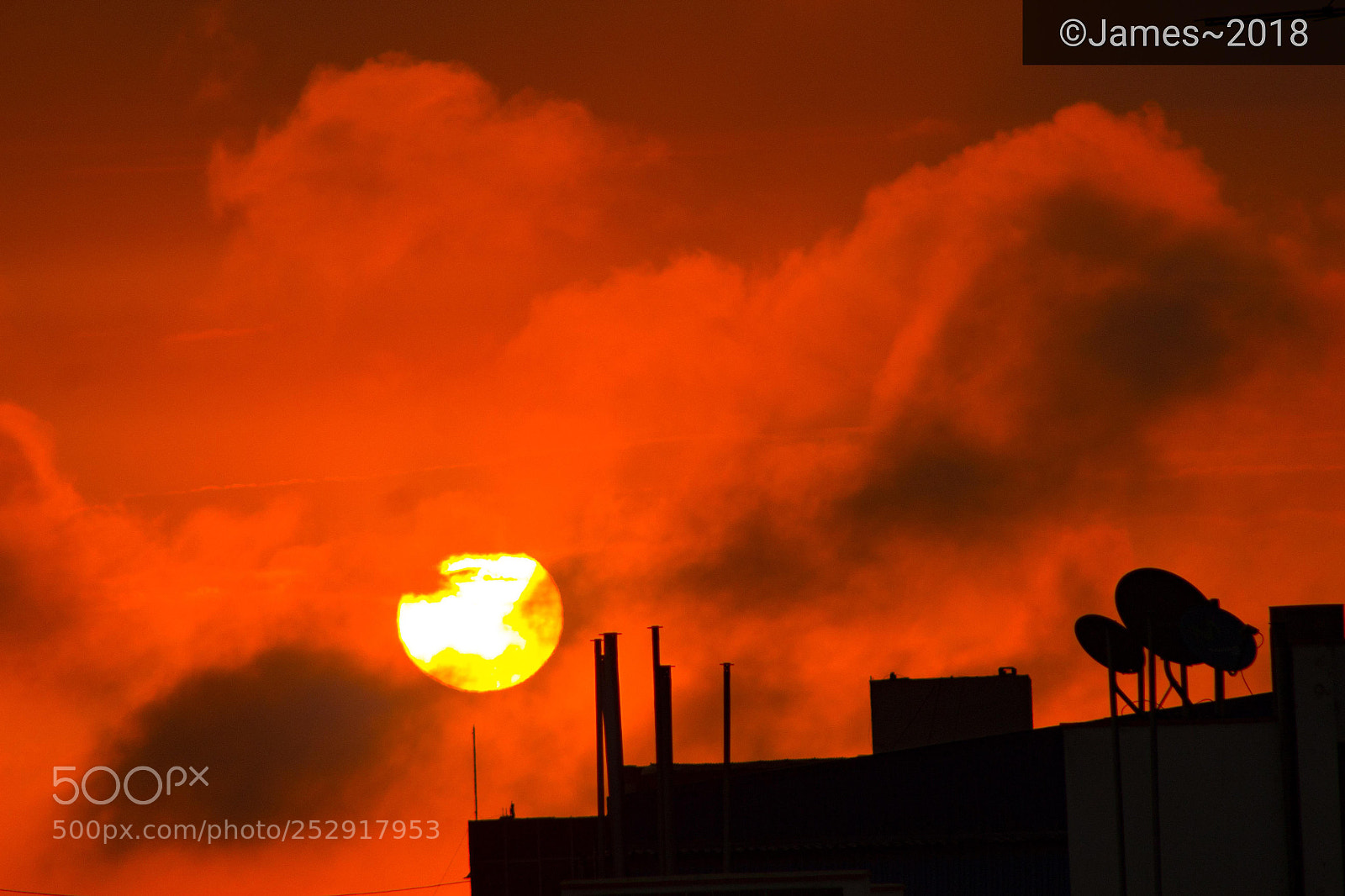 Canon EOS 1200D (EOS Rebel T5 / EOS Kiss X70 / EOS Hi) sample photo. Sunset in lima photography