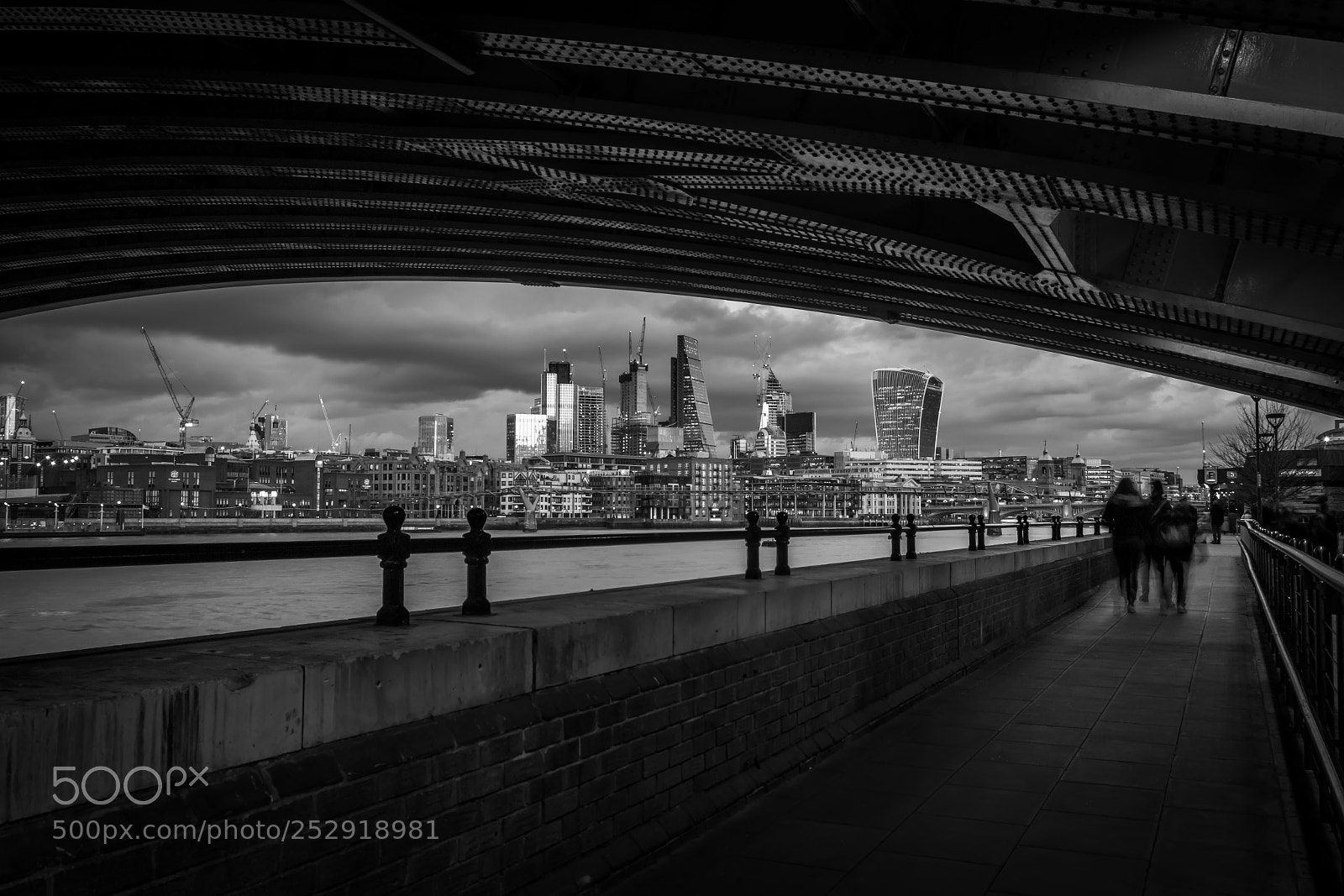 Canon EOS 750D (EOS Rebel T6i / EOS Kiss X8i) sample photo. London cityscape photography