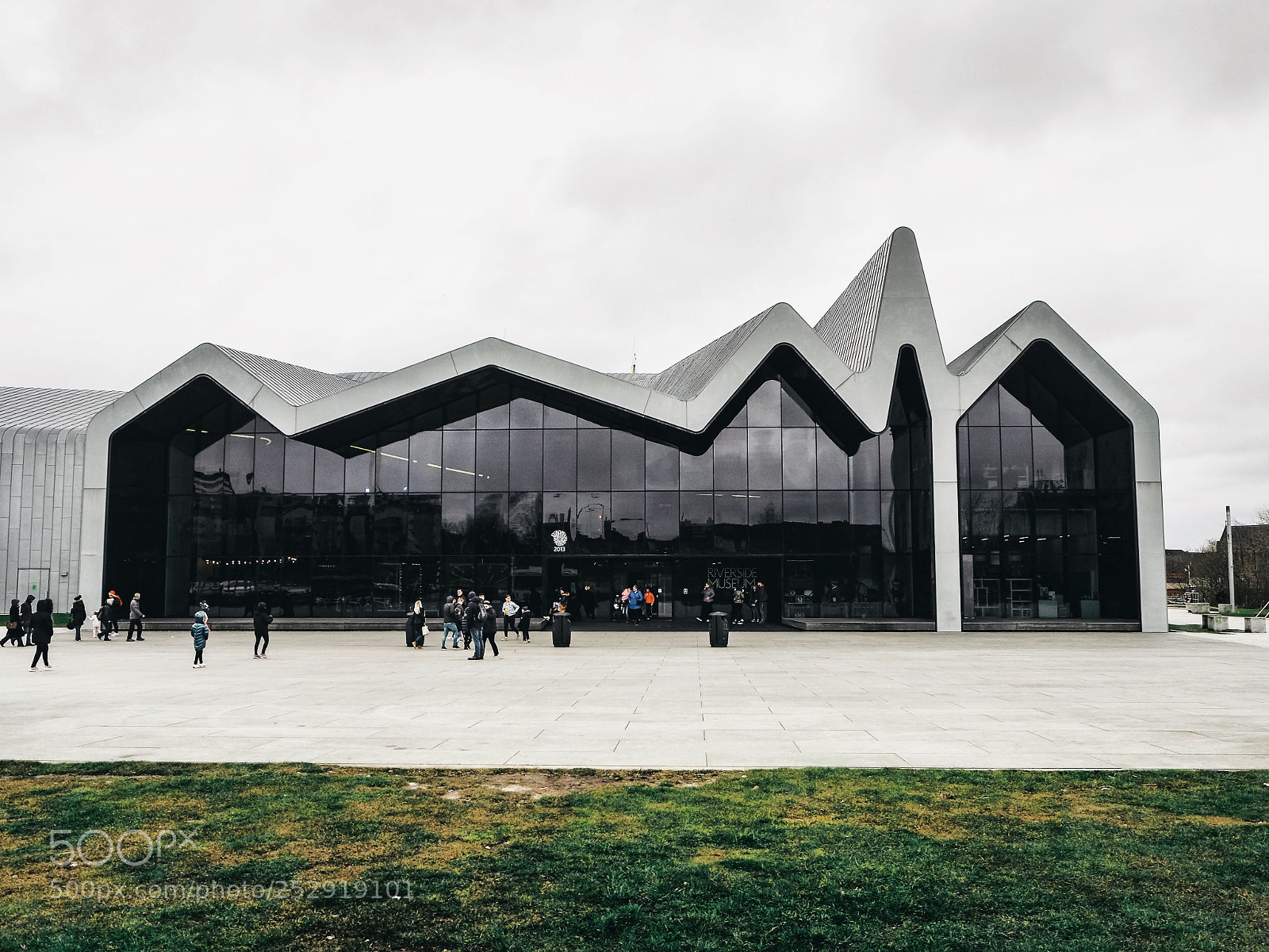 Olympus OM-D E-M10 II sample photo. Riverside museum. by zaha photography