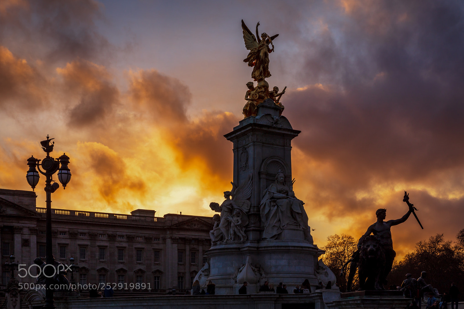 Canon EOS 5DS R sample photo. Burning sky at buckingham  photography