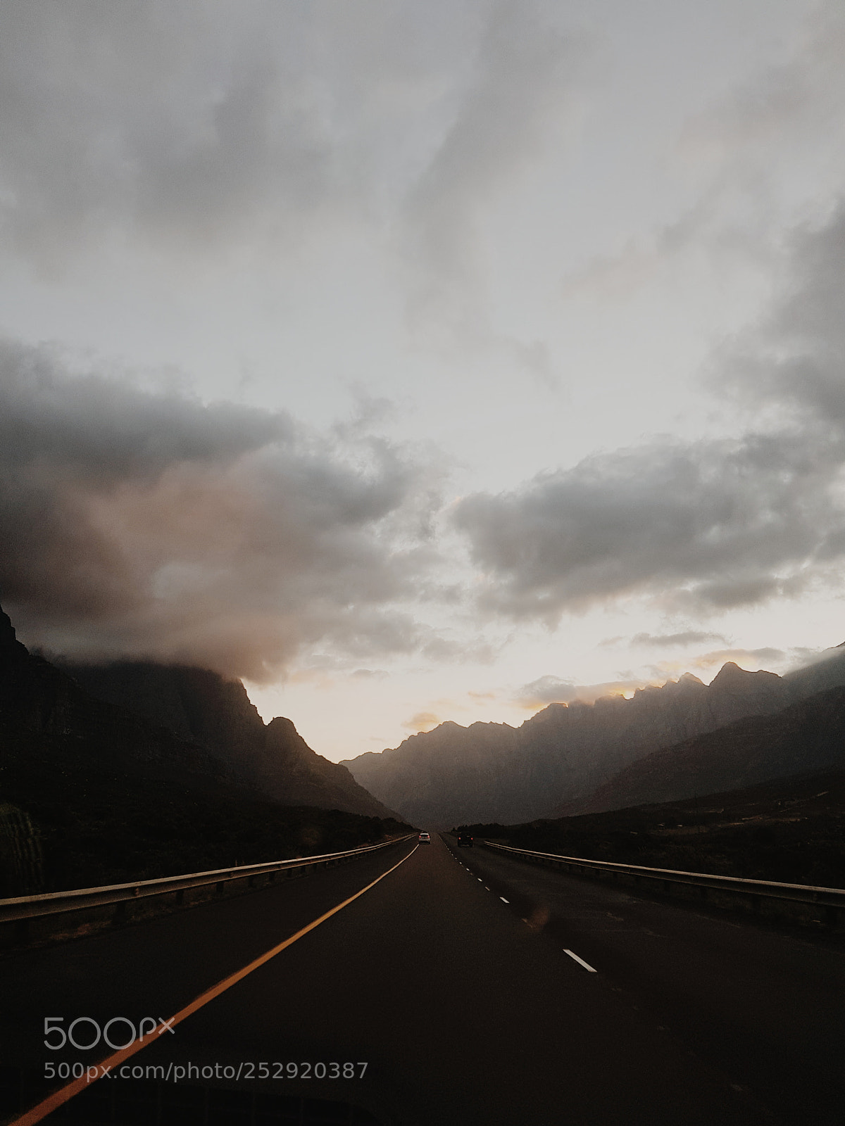 Samsung Galaxy S8 sample photo. On that road again. photography