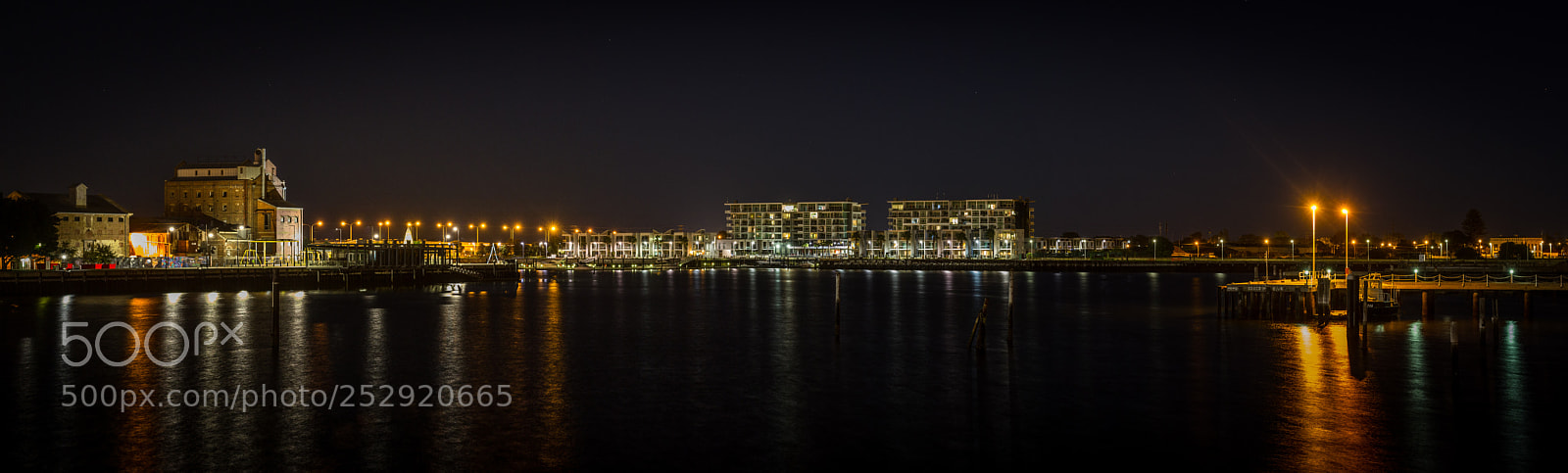 Canon EOS 7D sample photo. Living in the centre photography