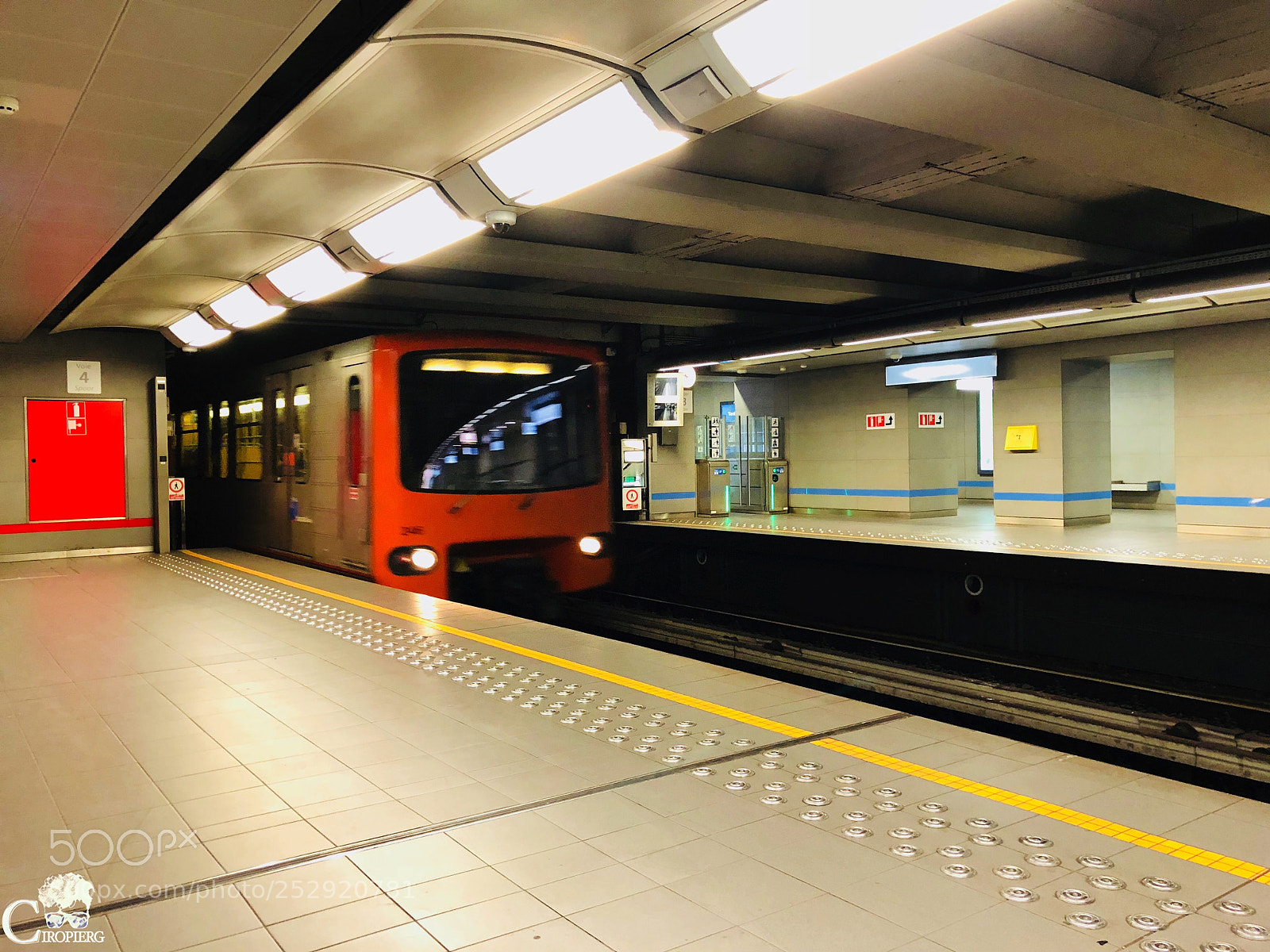 Apple iPhone X sample photo. Pasqua a bruxelles 
 photography