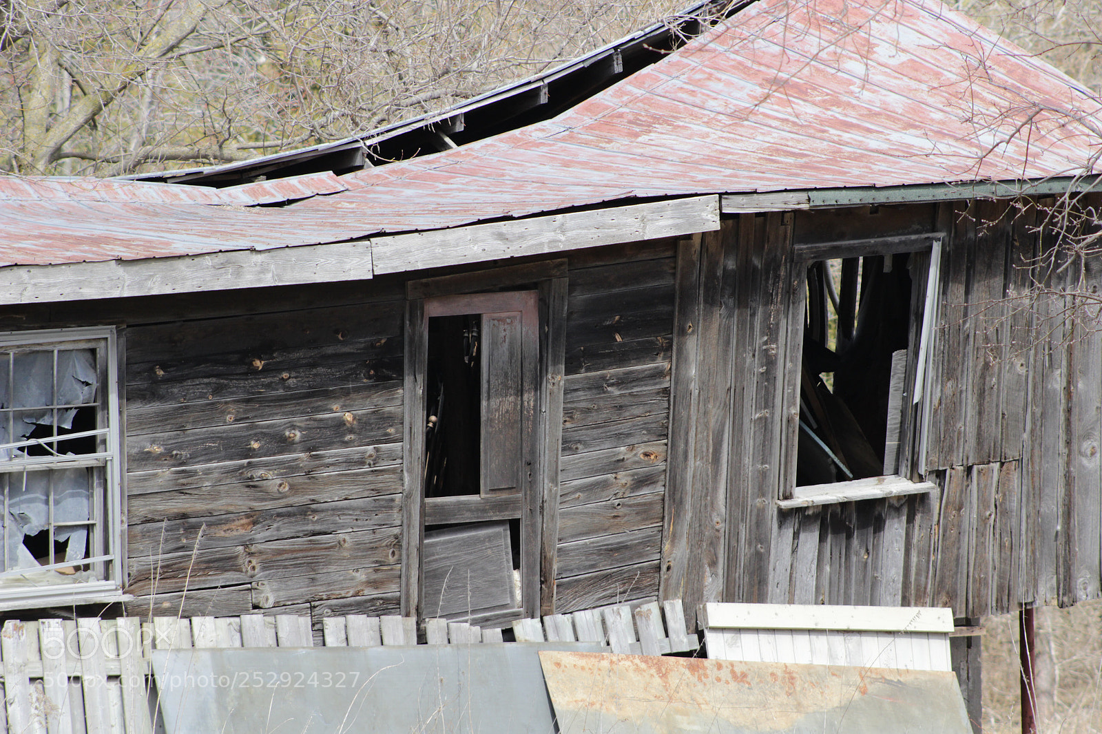 Canon EOS 100D (EOS Rebel SL1 / EOS Kiss X7) sample photo. Dilapidated old farm shed photography