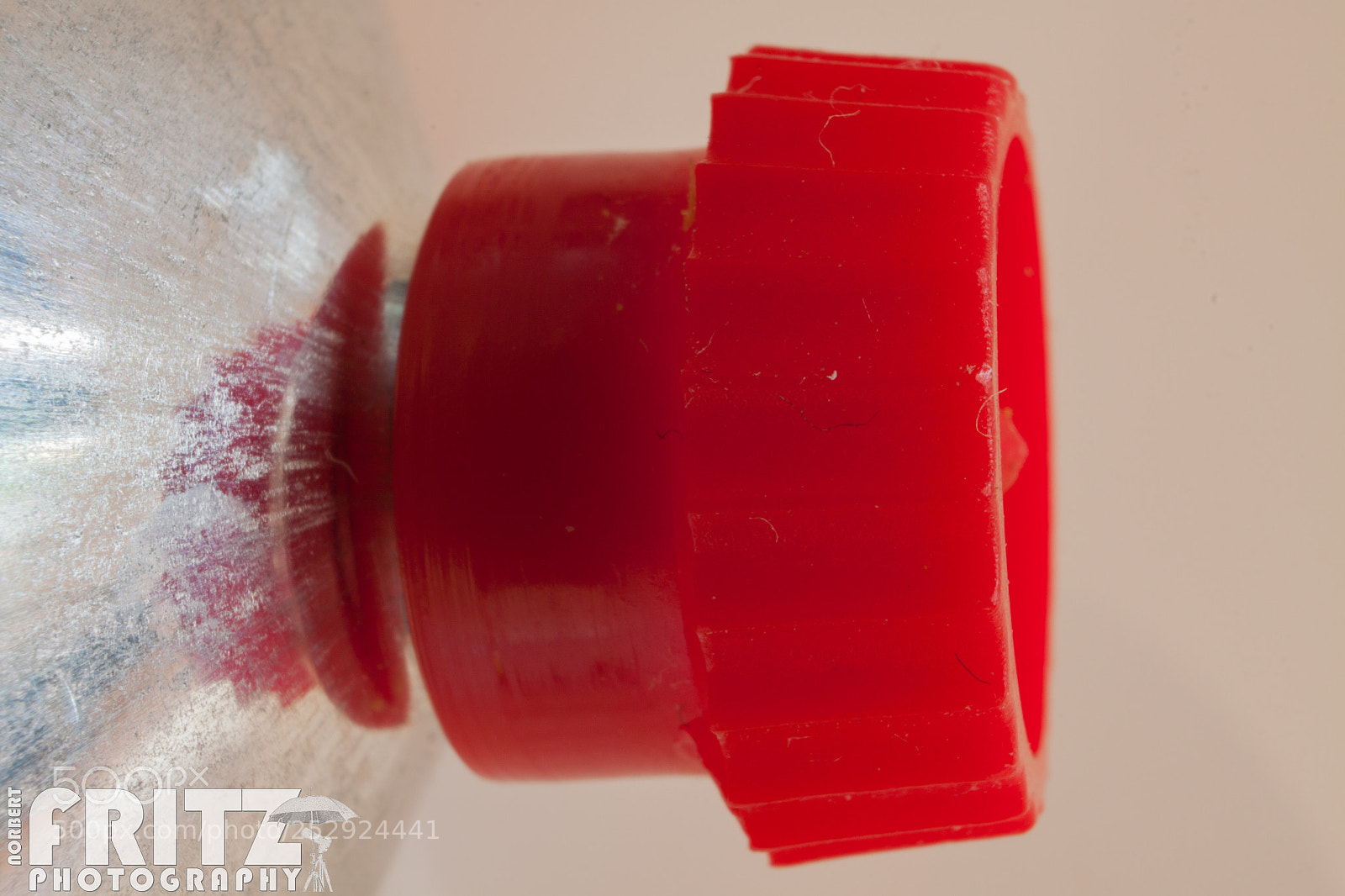 Canon EOS 50D sample photo. Verschluss einer senftube photography