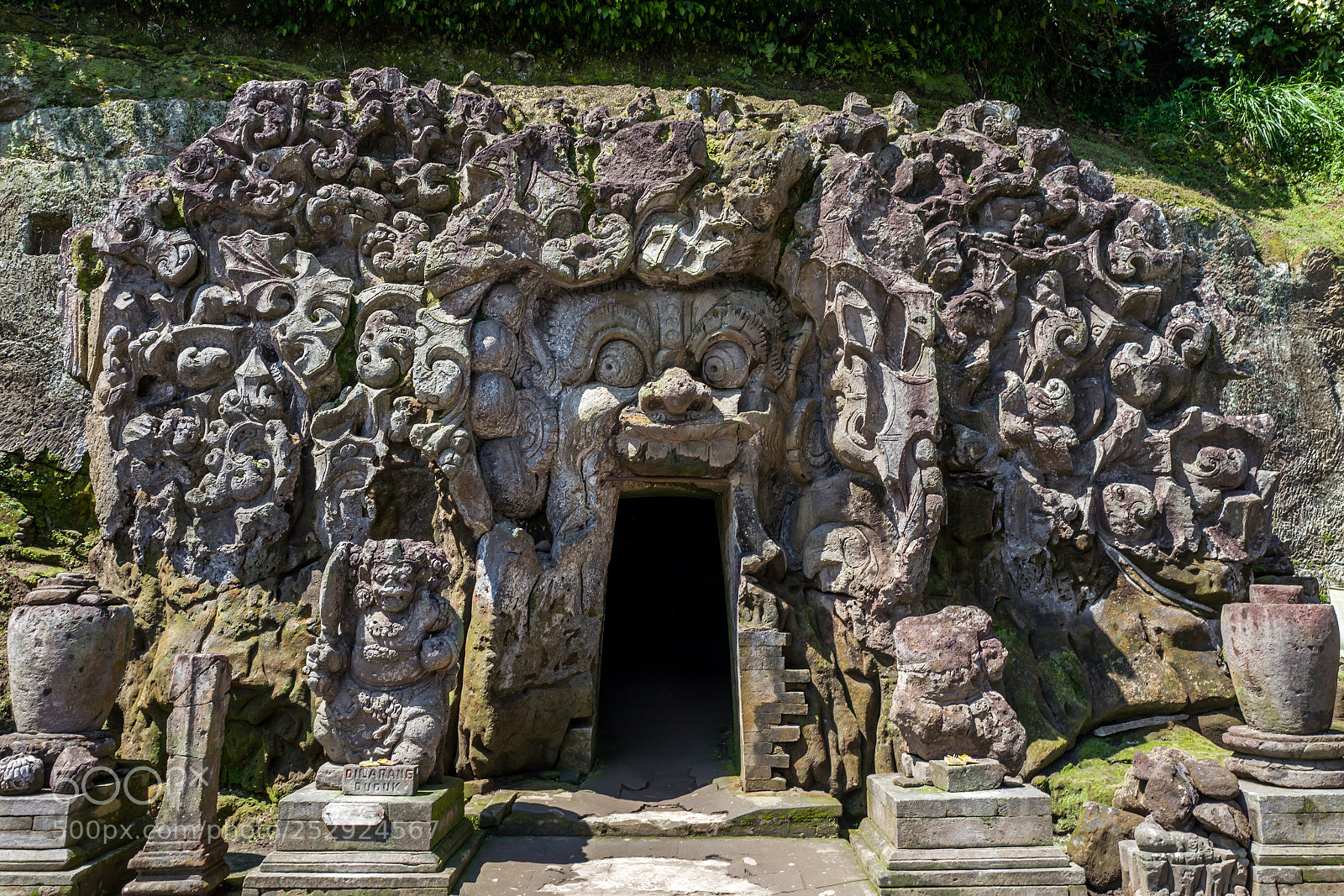 Leica Q (Typ 116) sample photo. The entrance to the photography