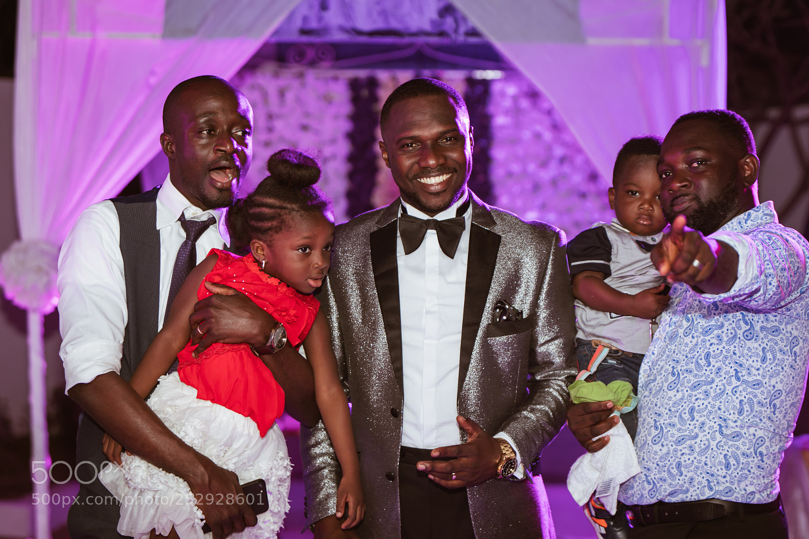 Canon EOS 5D Mark IV sample photo. A family wedding photography