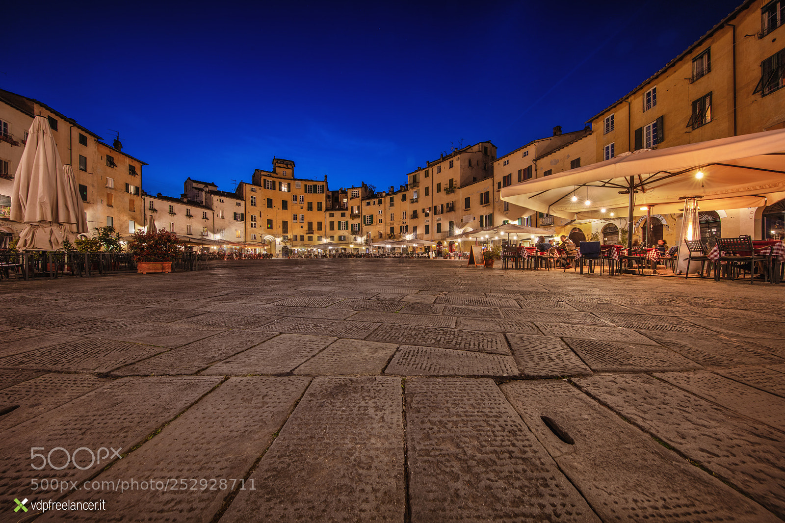 Canon EOS 5DS sample photo. Lucca, blue hour photography