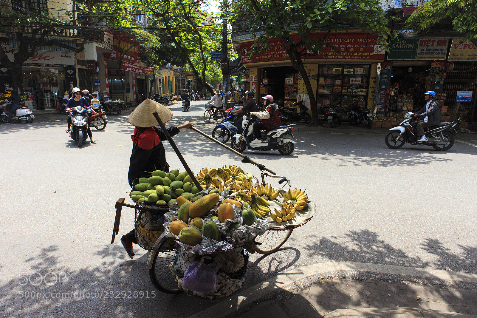 Canon EOS M10 sample photo. The woman sells fruits photography