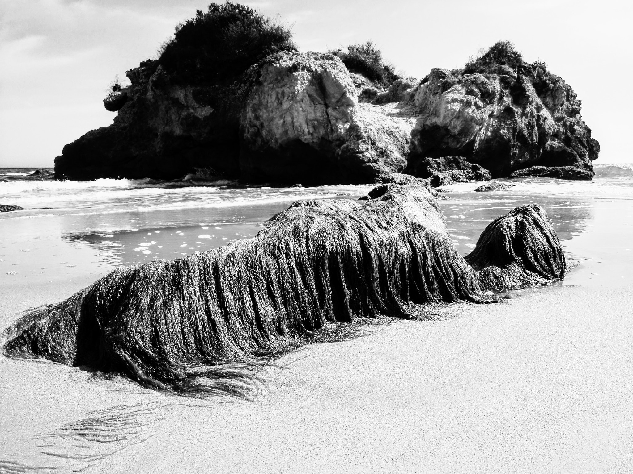 HUAWEI nova plus sample photo. M.g. small islet on the beach of tamarit castle photography
