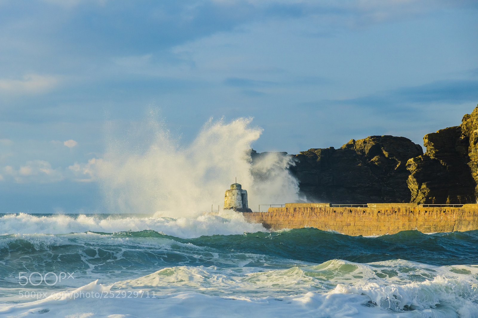Canon EOS 750D (EOS Rebel T6i / EOS Kiss X8i) sample photo. Sea spray photography