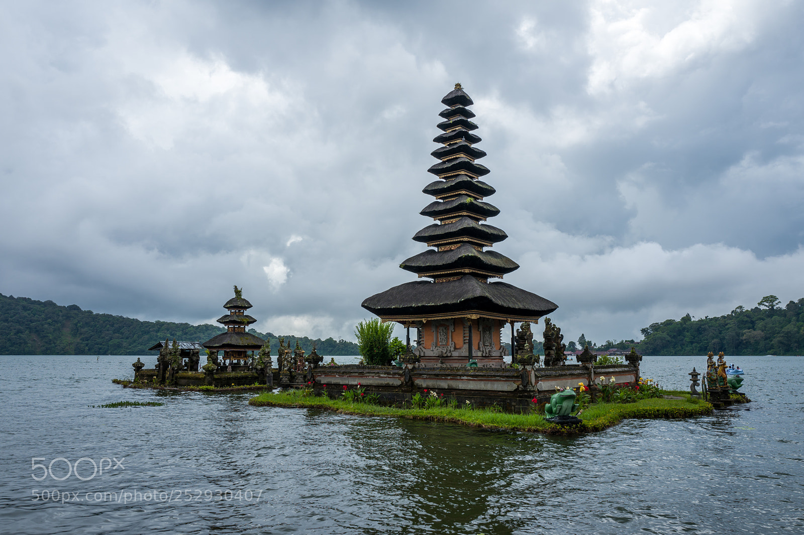 Leica Q (Typ 116) sample photo. The pura ulun danu photography