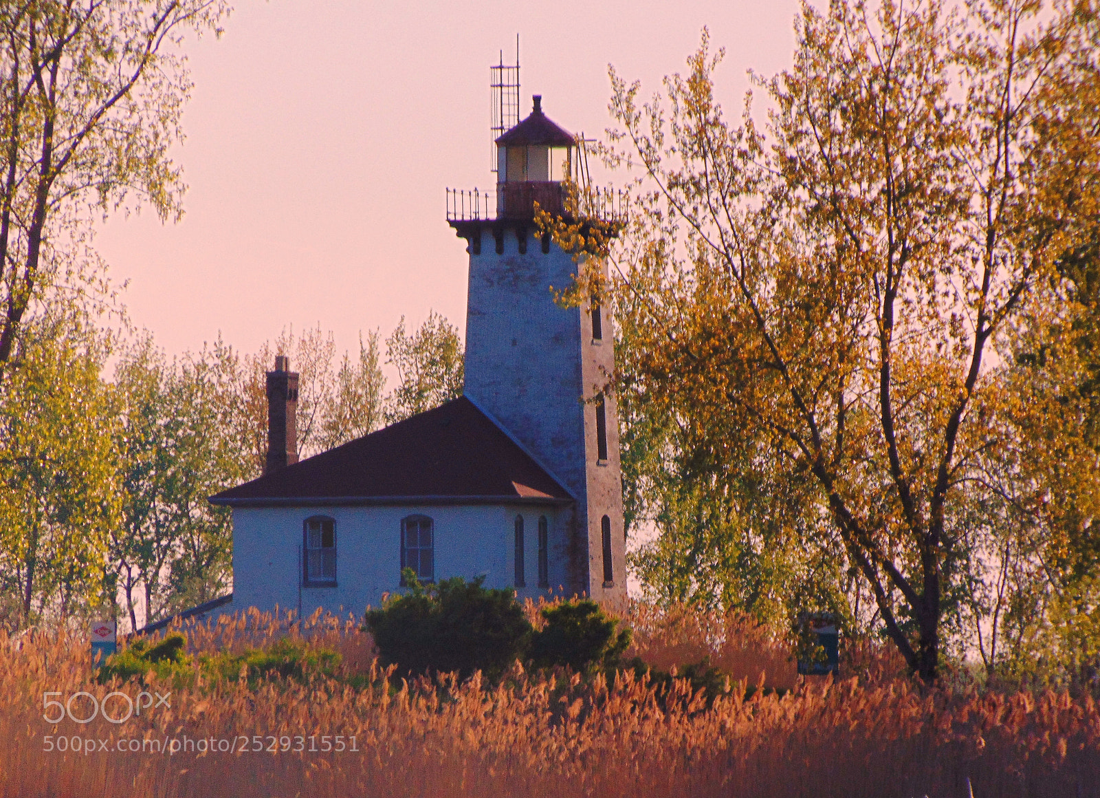 Sony Cyber-shot DSC-H300 sample photo. Saginaw bay lighthouse photography