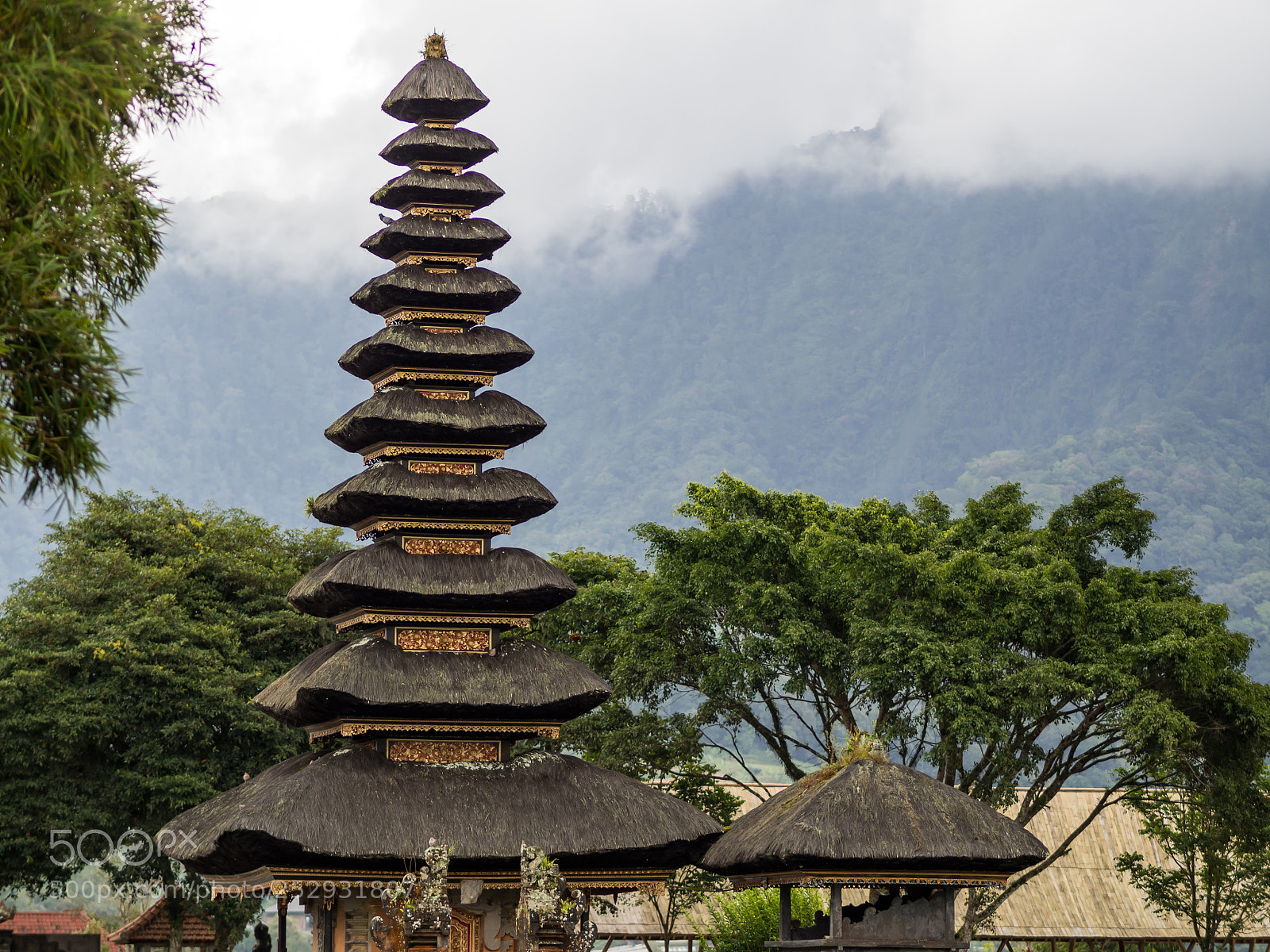 Olympus OM-D E-M10 II sample photo. The pura ulun danu photography