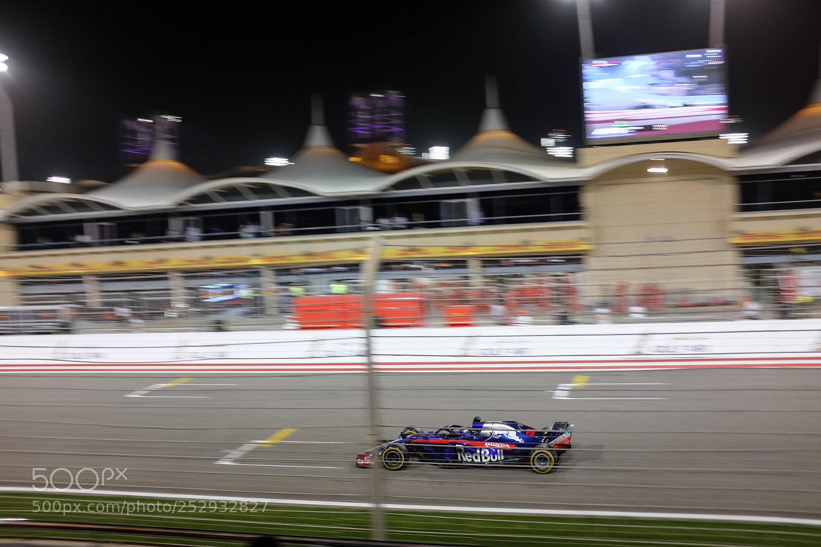 Fujifilm X100T sample photo. Toro rosso at bahrain photography