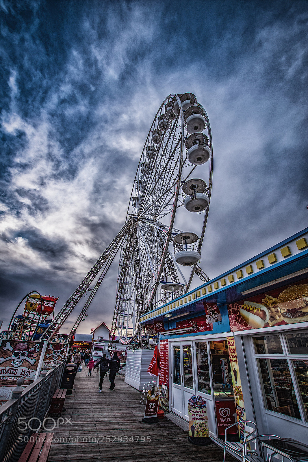 Nikon D5600 sample photo. Blackpool central pier wheel photography
