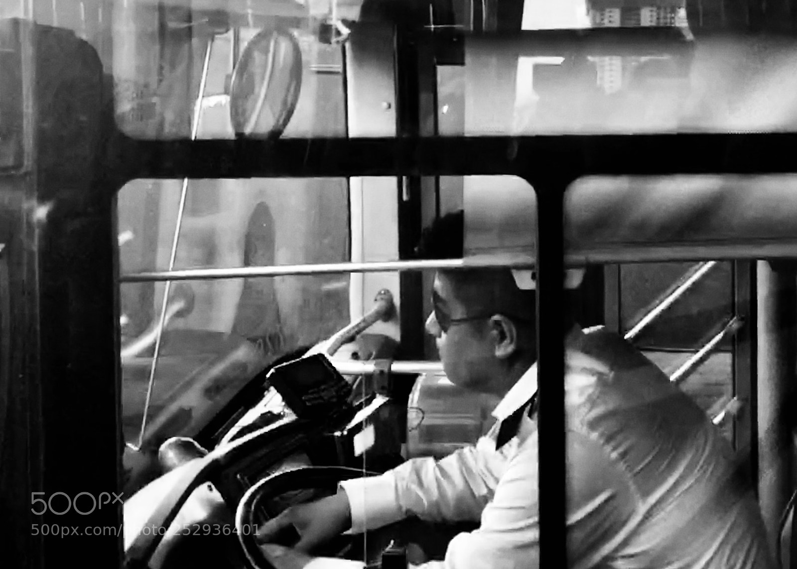 Apple iPhone 6s sample photo. Bus driver photography