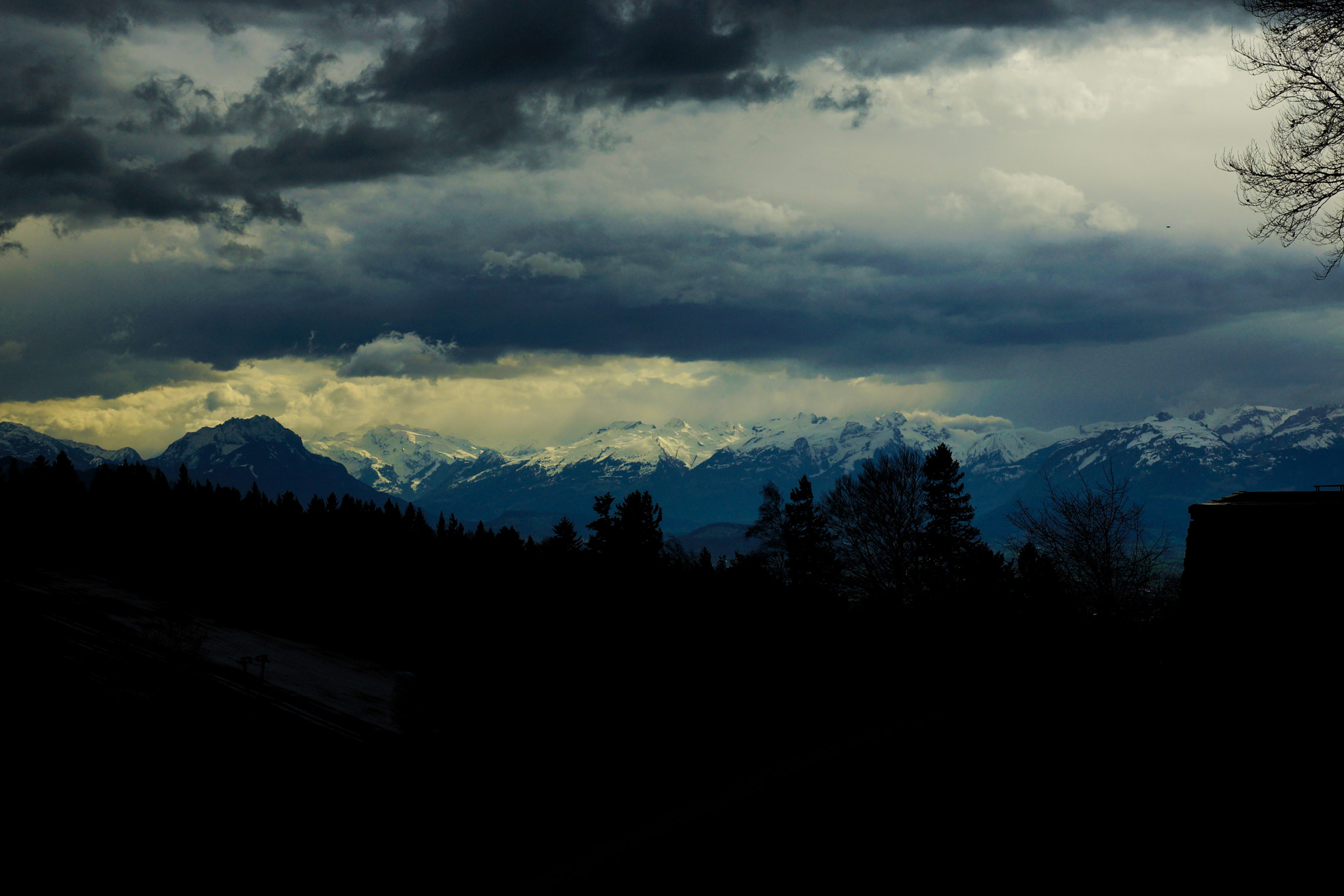 Sony SLT-A77 + Sony DT 16-50mm F2.8 SSM sample photo. Evening light photography