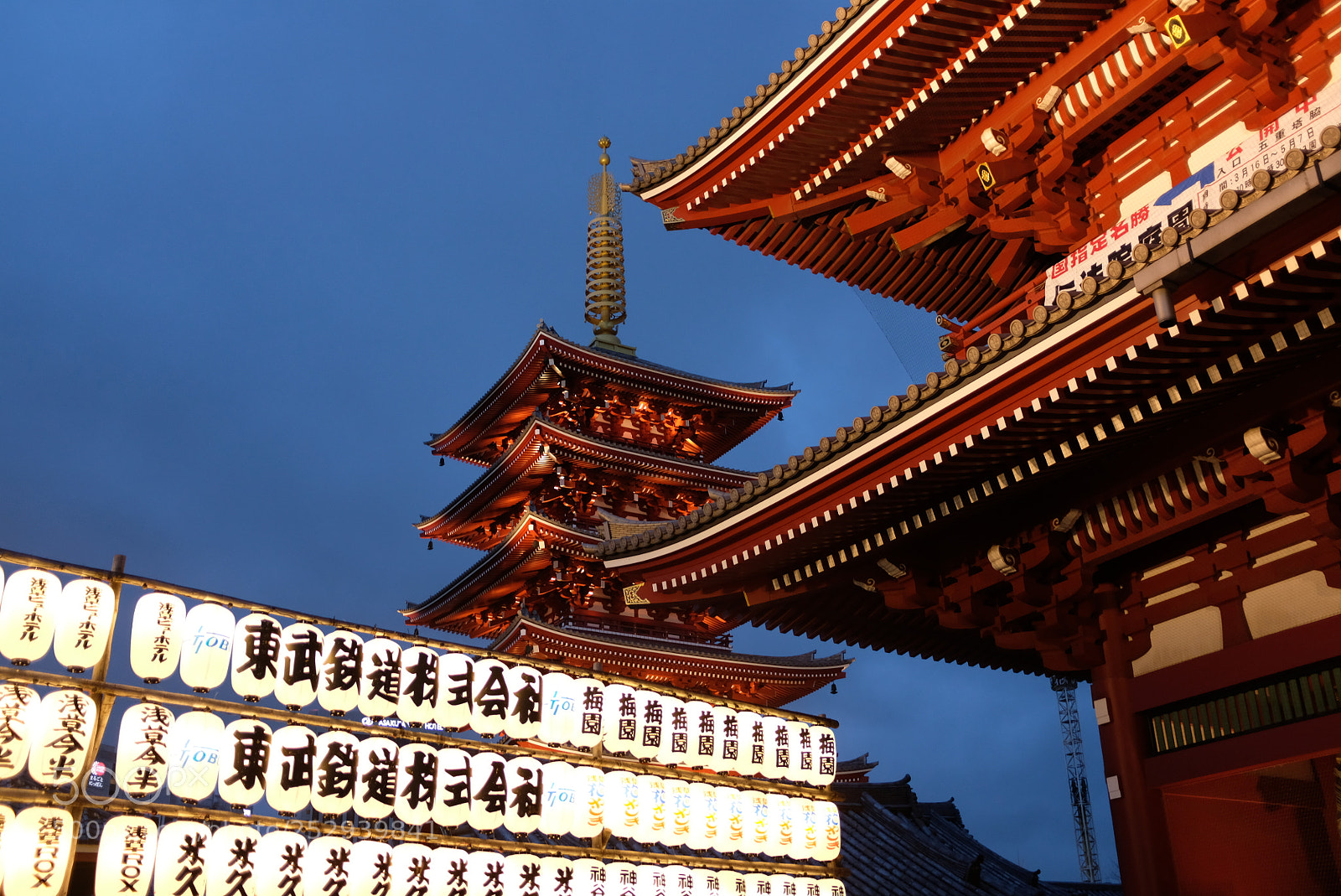 Fujifilm X100F sample photo. Senso-ji temple photography