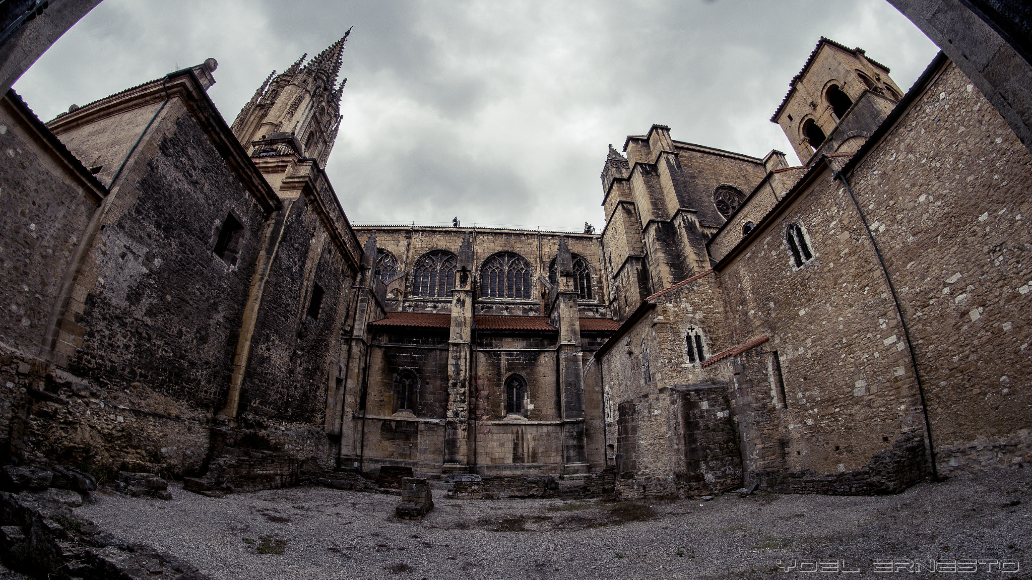 Sony Alpha NEX-F3 sample photo. Catedral de oviedo. photography