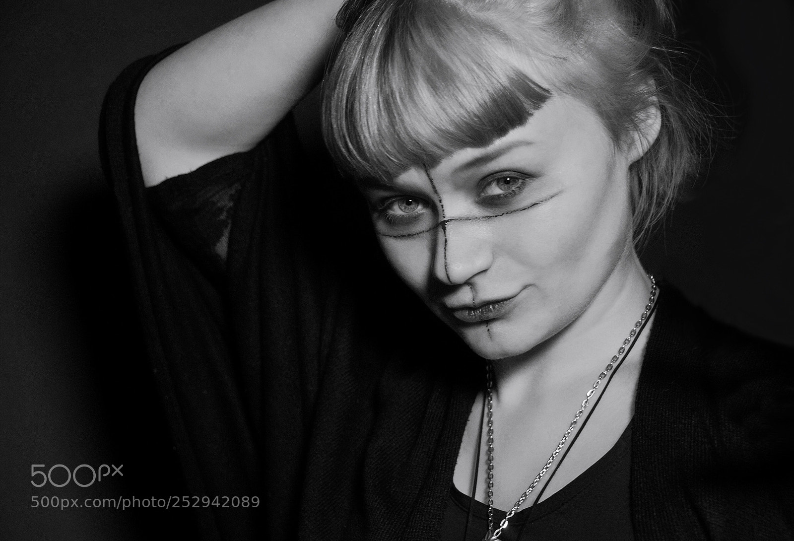 Fujifilm FinePix S5 Pro sample photo. Bnw girl photography