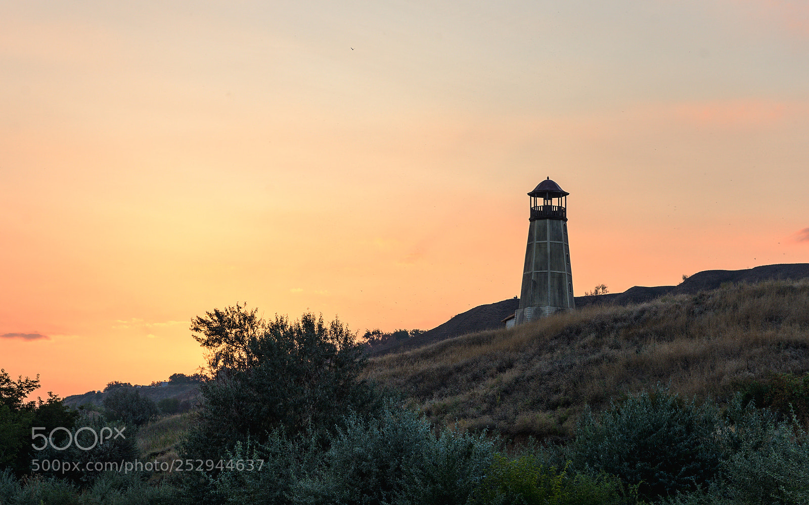 Nikon D610 sample photo. Lighthouse sunset with vanilla photography