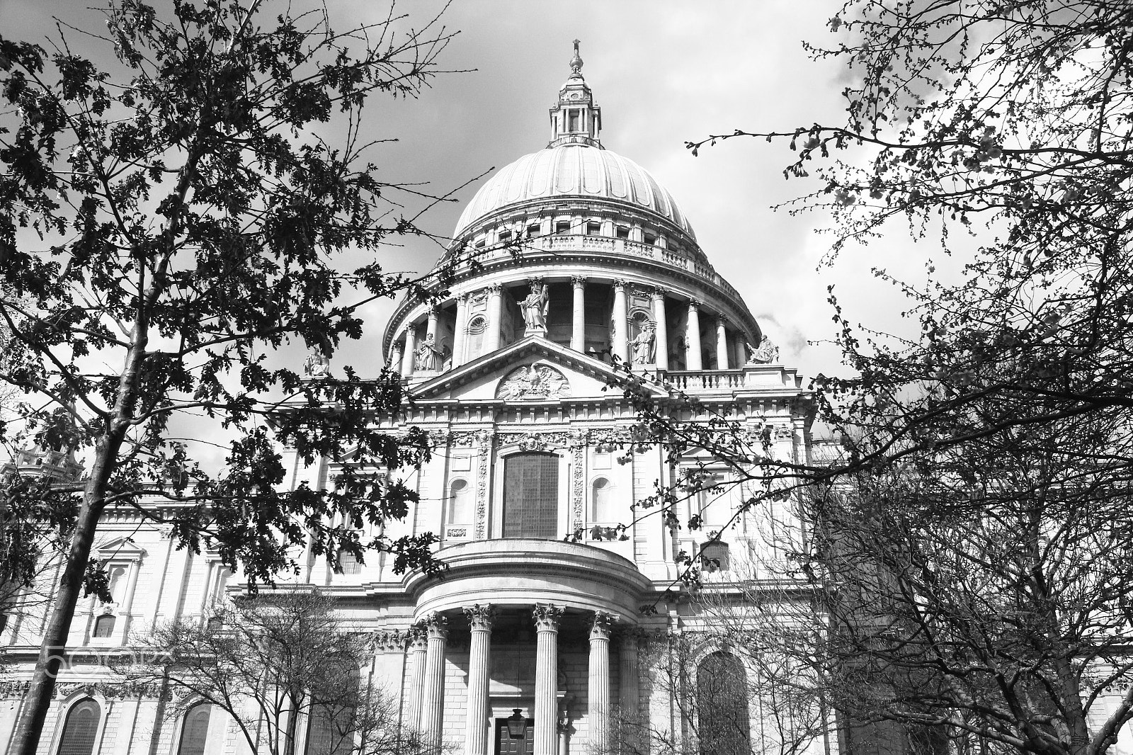 Canon EOS 600D (Rebel EOS T3i / EOS Kiss X5) + Canon EF-S 18-55mm F3.5-5.6 IS sample photo. St.pauls cathedral photography