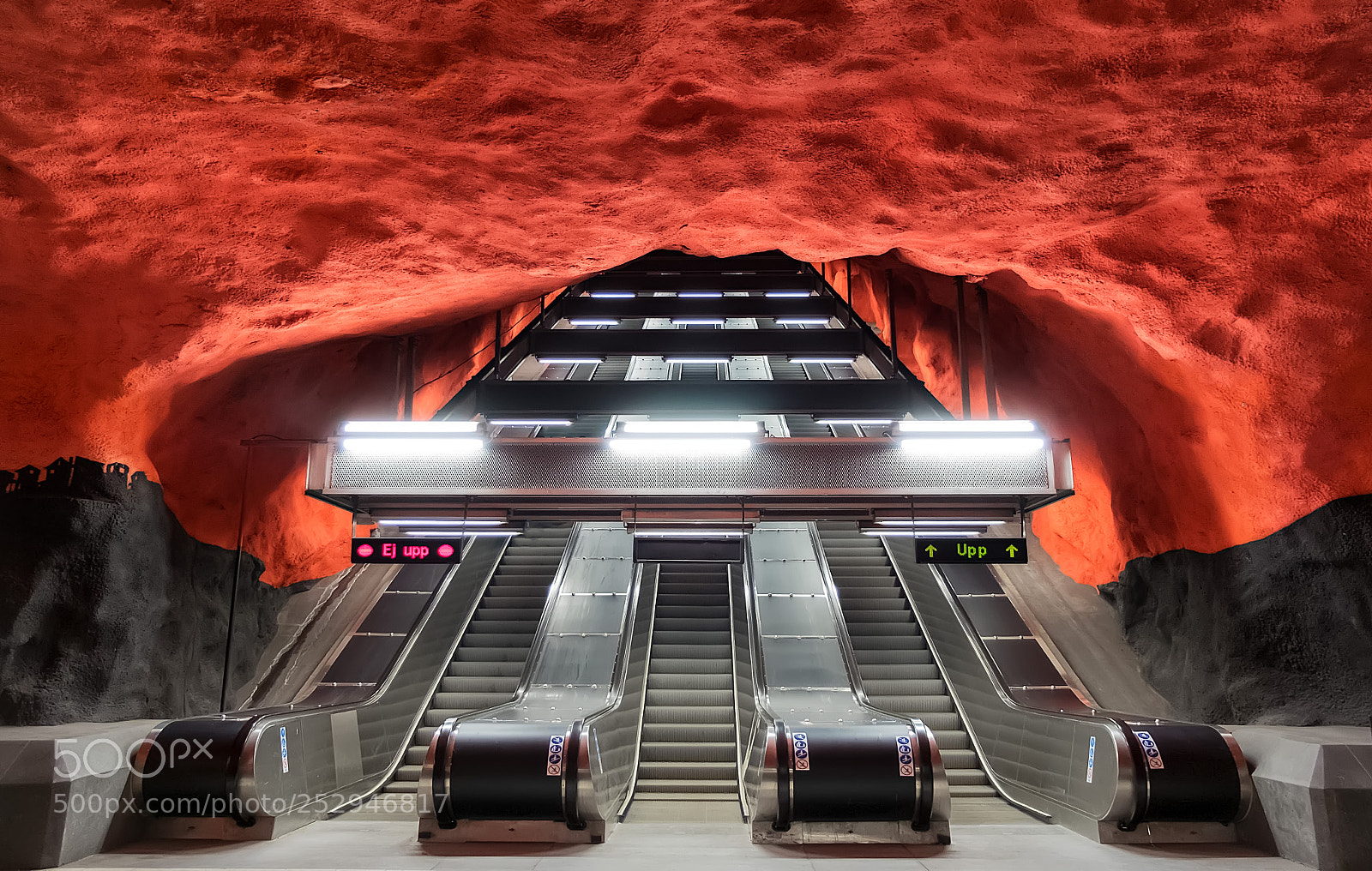 Fujifilm X30 sample photo. Metro photography