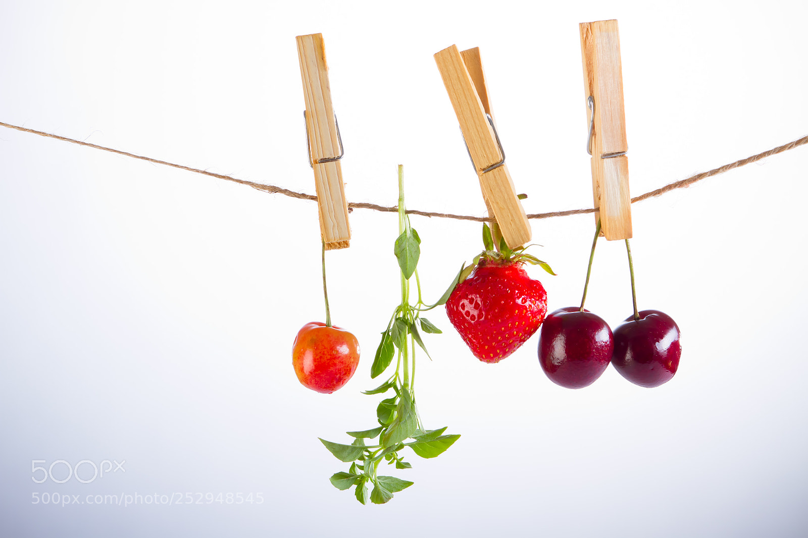 Canon EOS 7D sample photo. Cherry and rope on photography