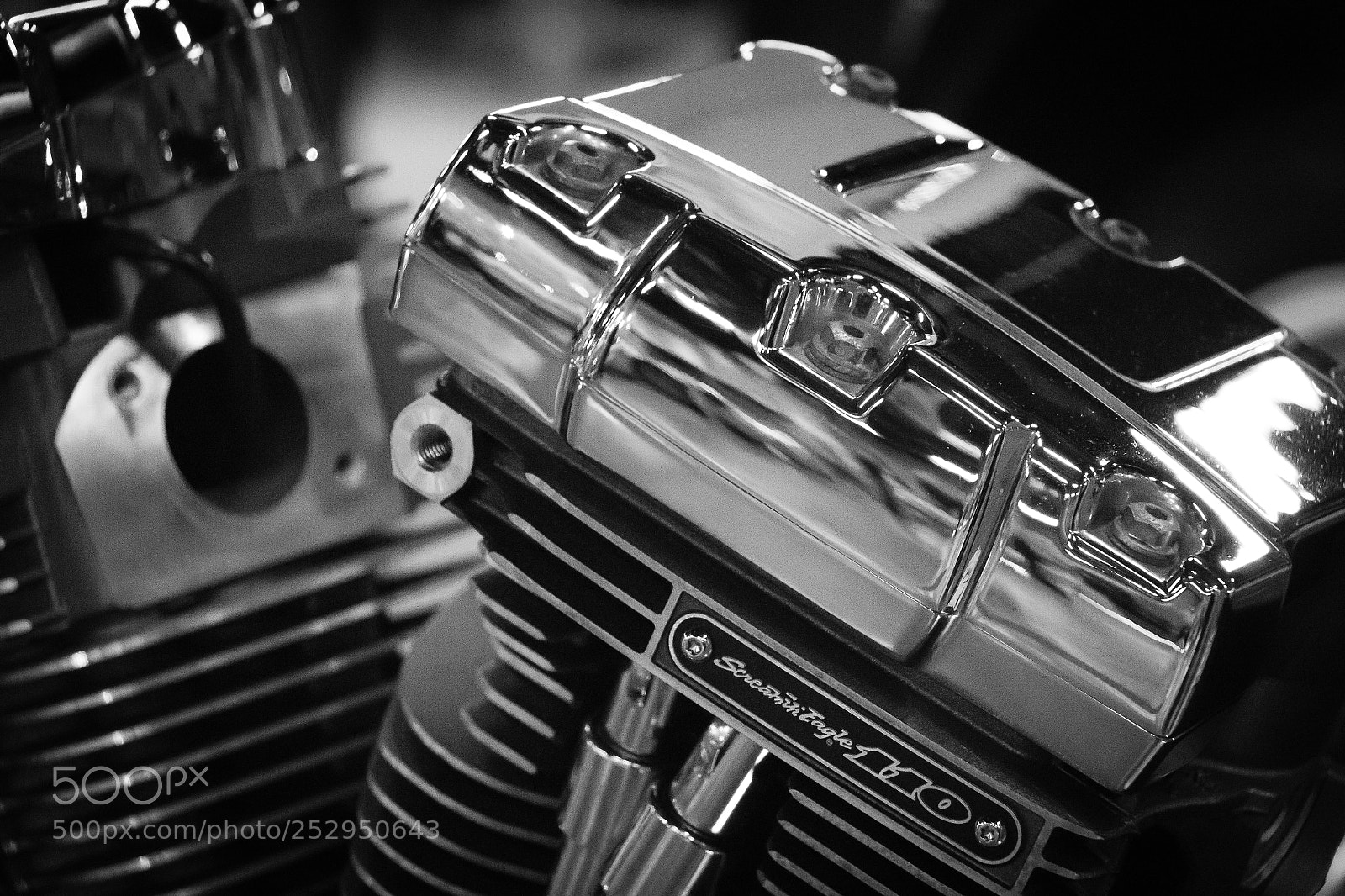 Canon EOS 70D sample photo. Harley davidson engine photography