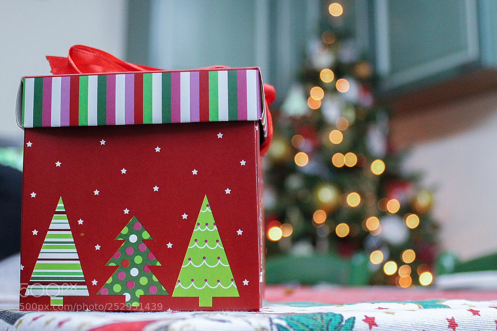 Canon EOS 100D (EOS Rebel SL1 / EOS Kiss X7) sample photo. Xmas bookeh photography