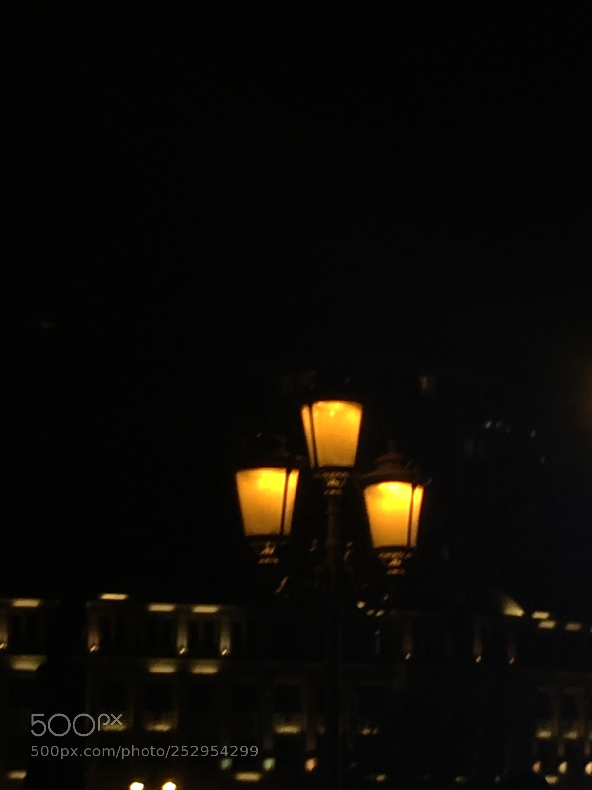 Apple iPhone SE sample photo. Street night photography