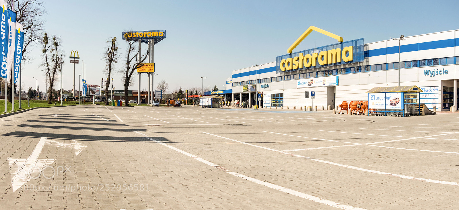Fujifilm X-T10 sample photo. Empty parking lot photography