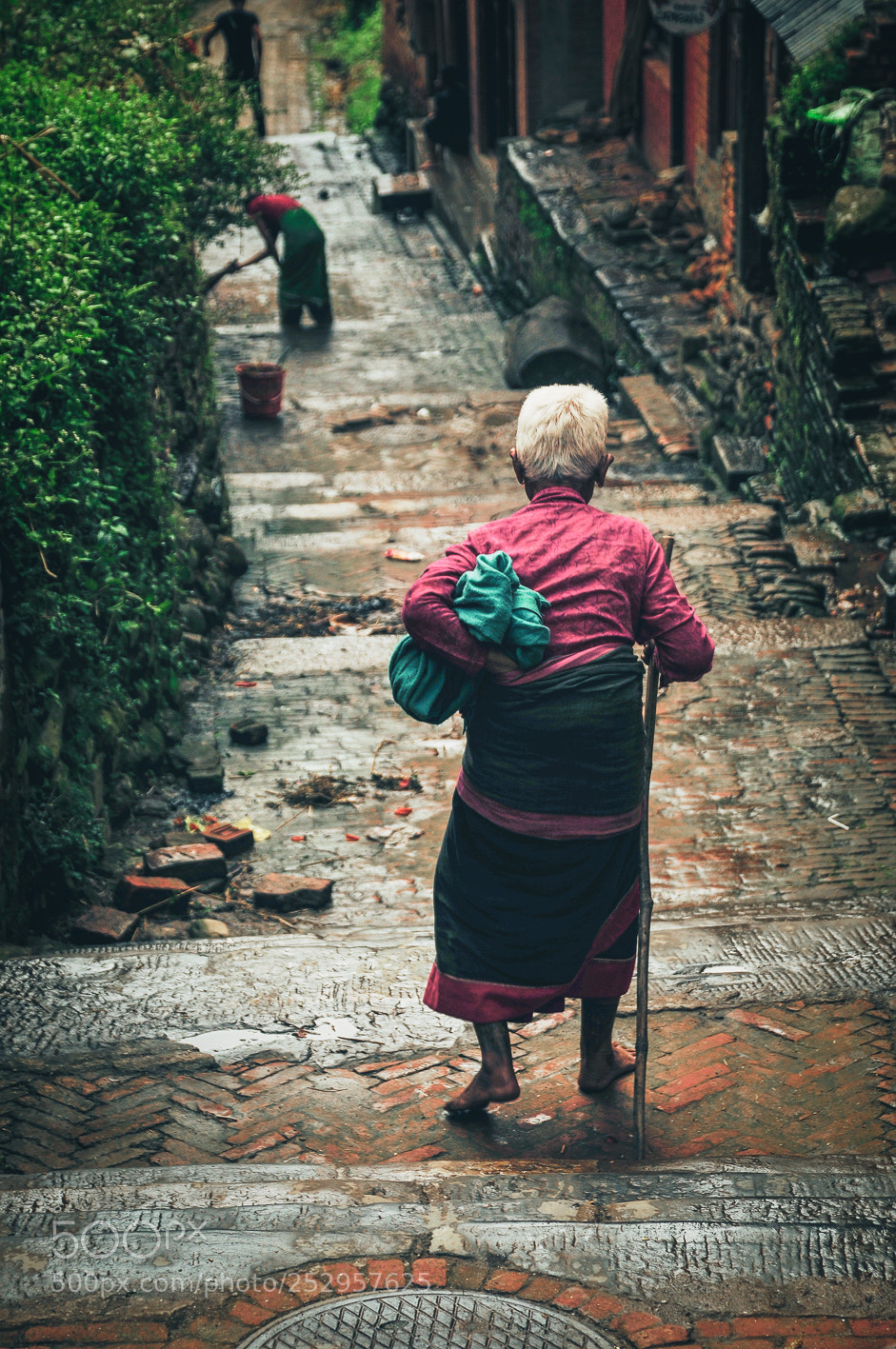 Nikon D300 sample photo. Old woman in bhaktapur photography