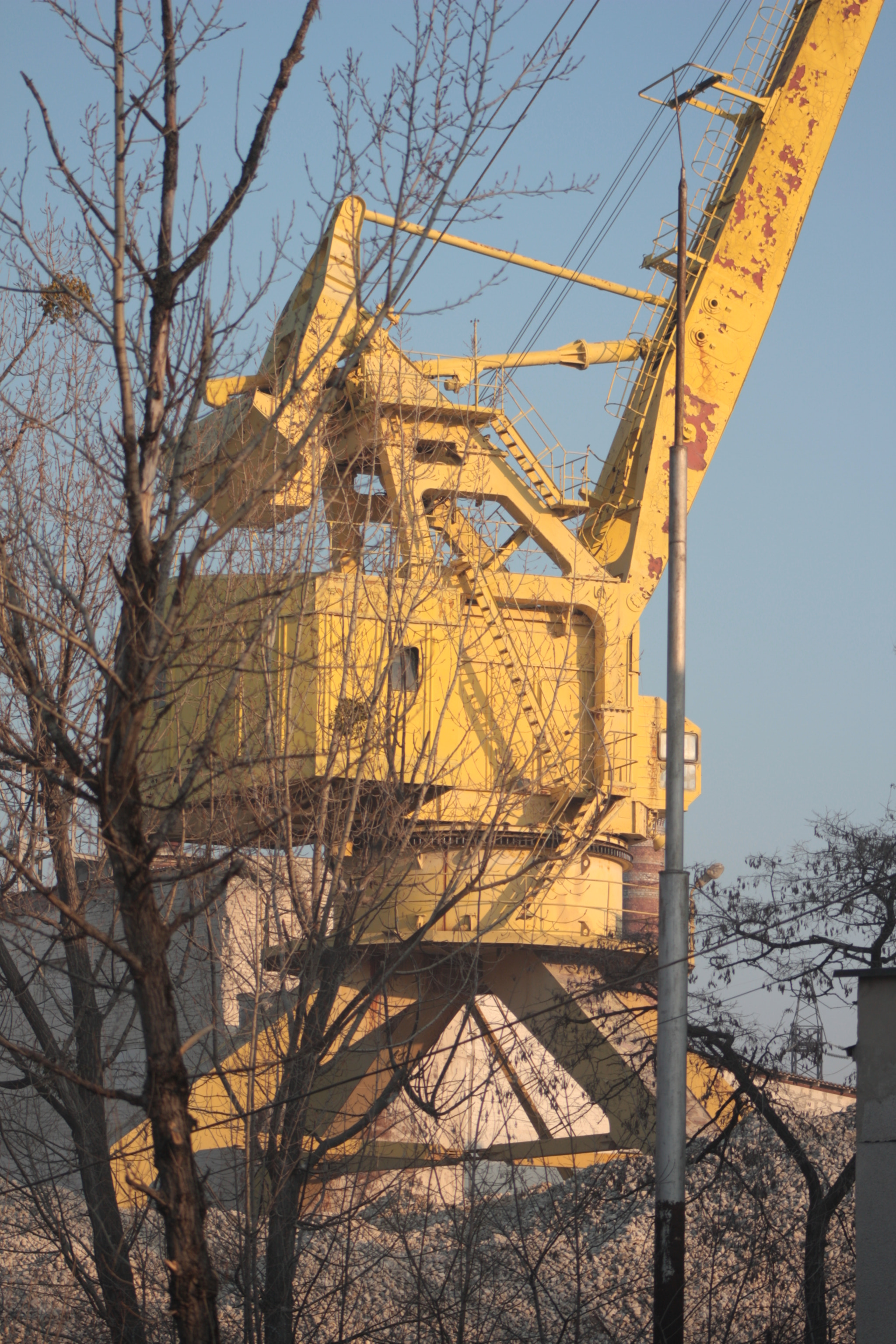 Canon EF 75-300mm f/4-5.6 sample photo. Gantry crane photography