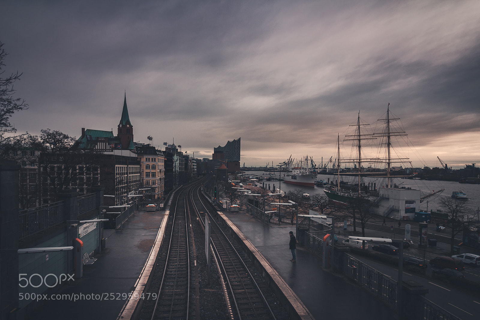 Canon EOS 60D sample photo. Hamburg trainstation photography