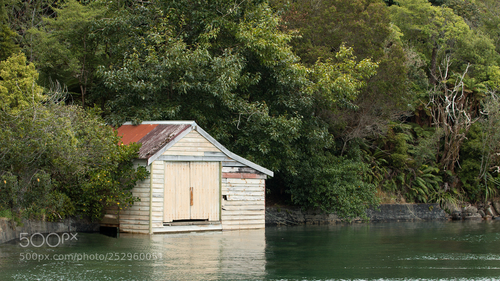 Canon EOS 70D sample photo. Boathouse @ high tide photography
