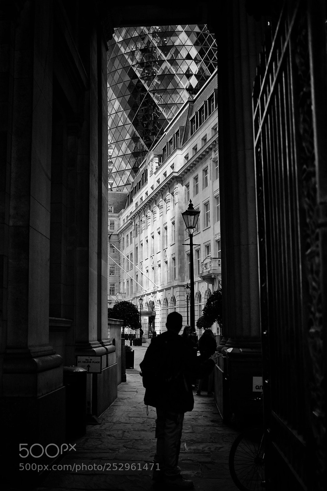 Fujifilm X100S sample photo. To the city photography