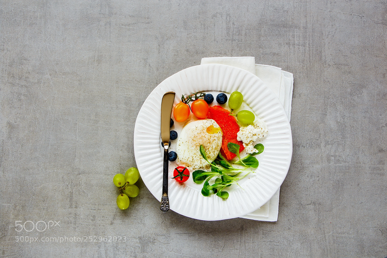 Canon EOS 700D (EOS Rebel T5i / EOS Kiss X7i) sample photo. Poached egg and salmon photography