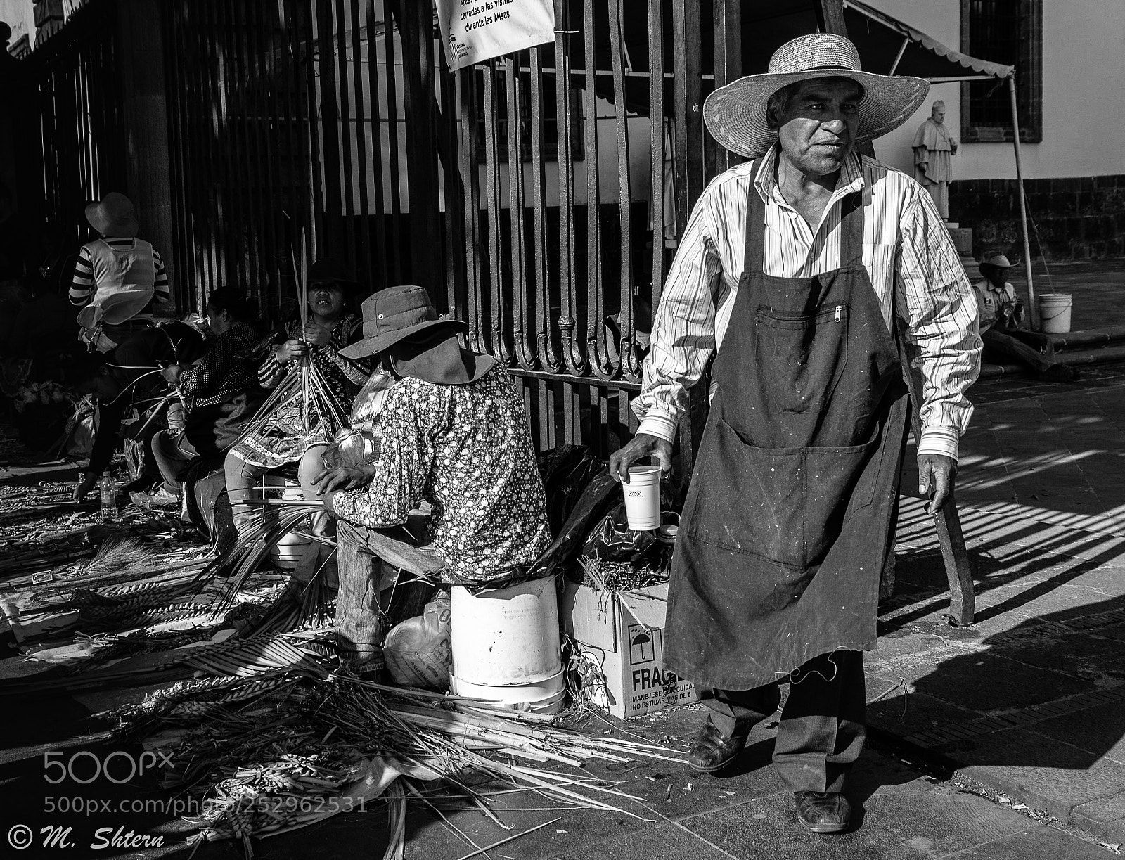 Canon EOS 700D (EOS Rebel T5i / EOS Kiss X7i) sample photo. A working man photography